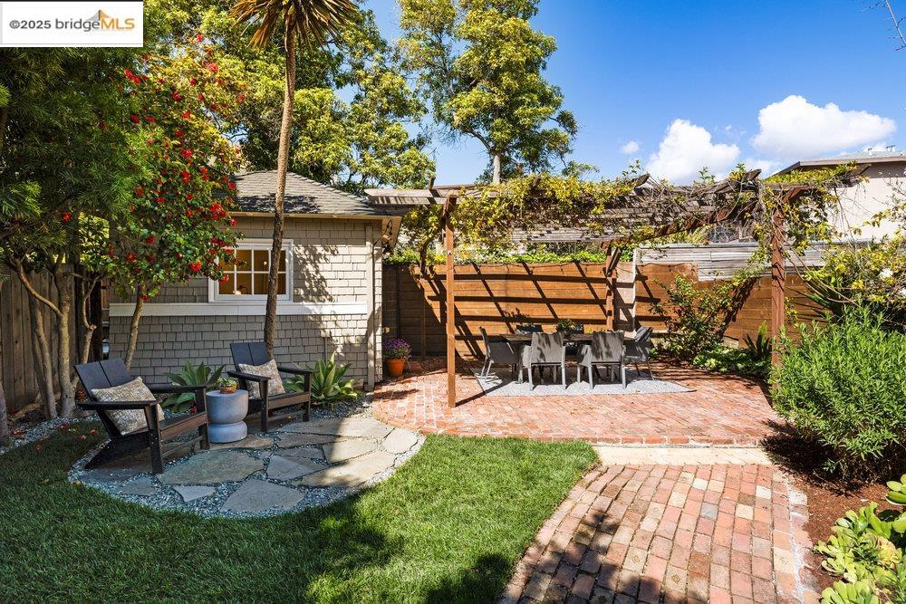 353 Lester Ave