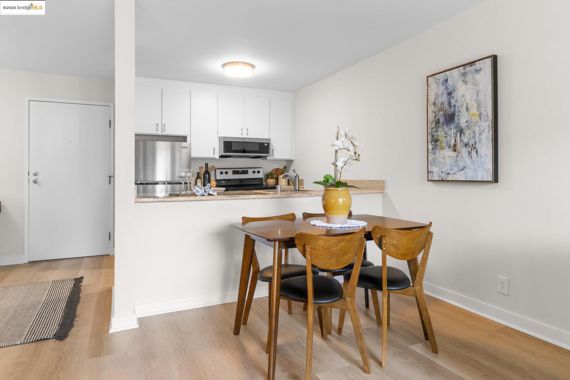 288 Whitmore St # 207