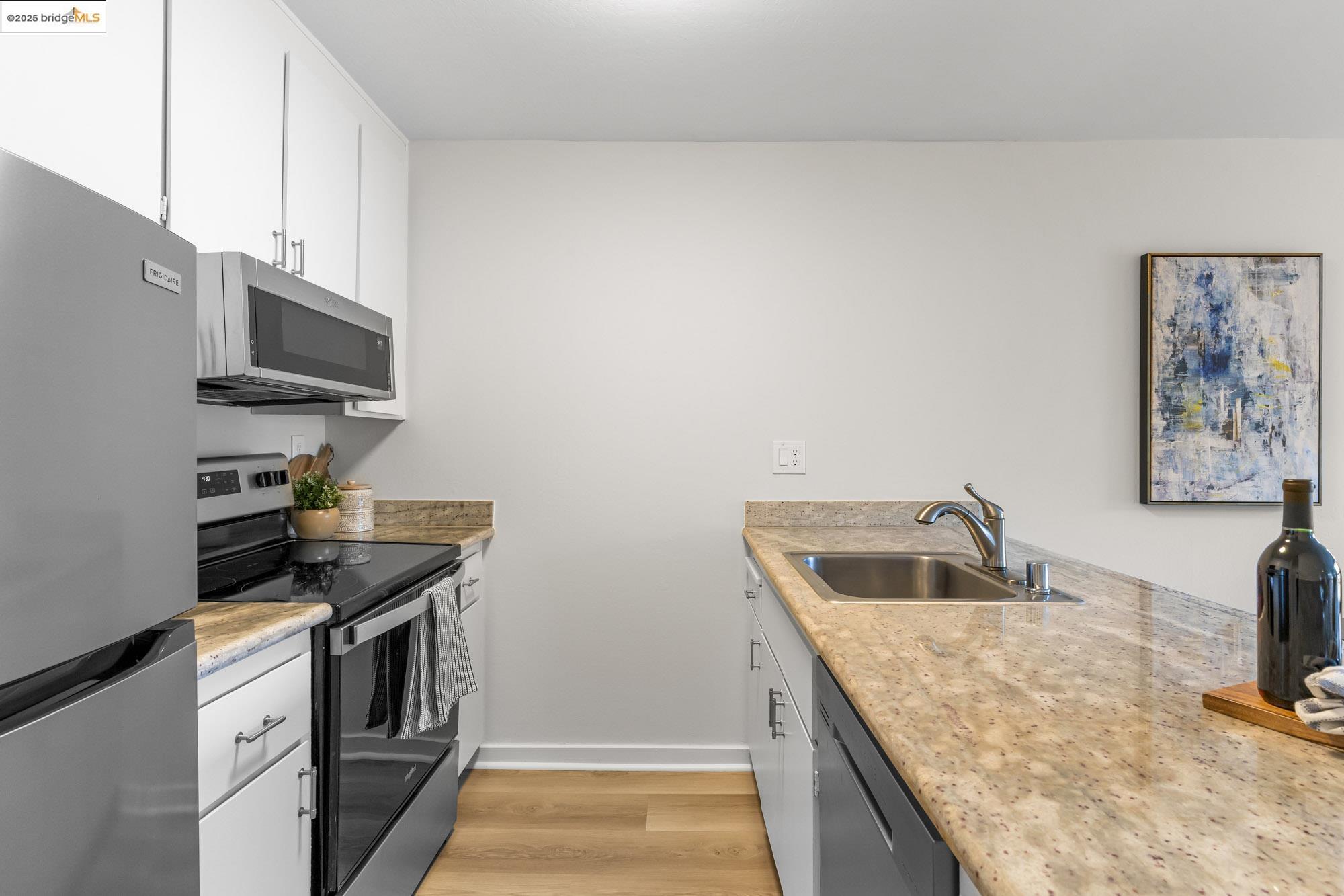 288 Whitmore St # 207