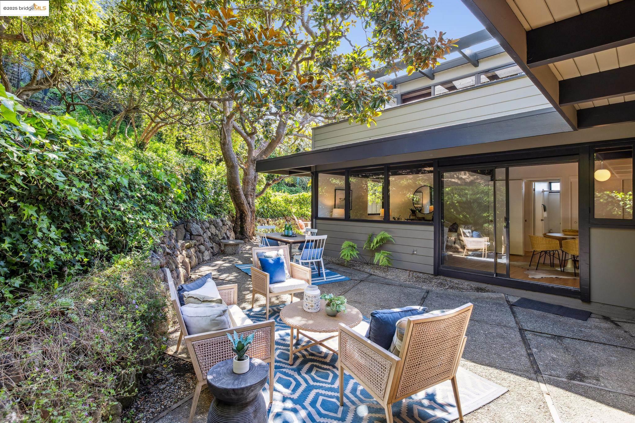 8 Norwood Avenue
