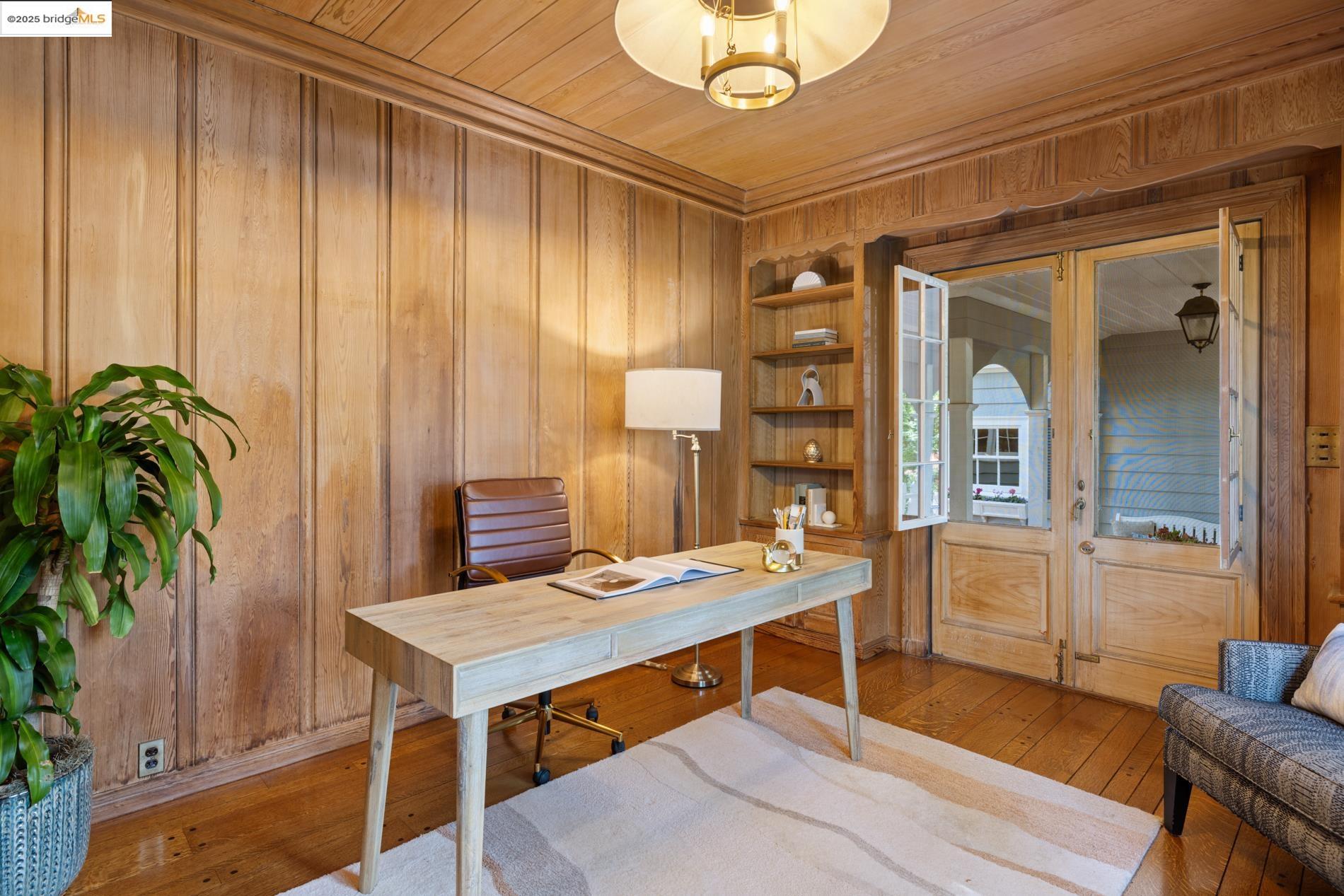 6401 Ascot Drive