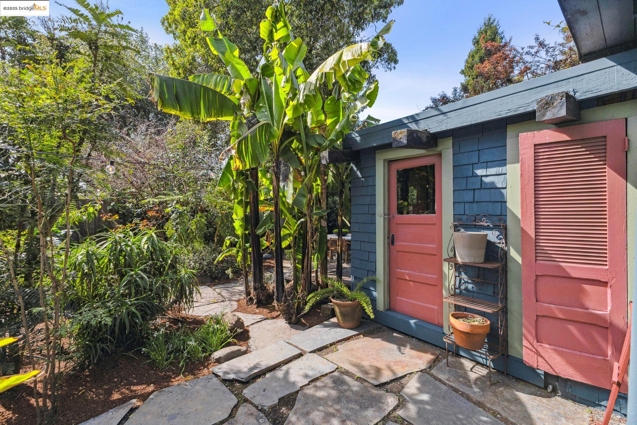 2743 Alcatraz Ave