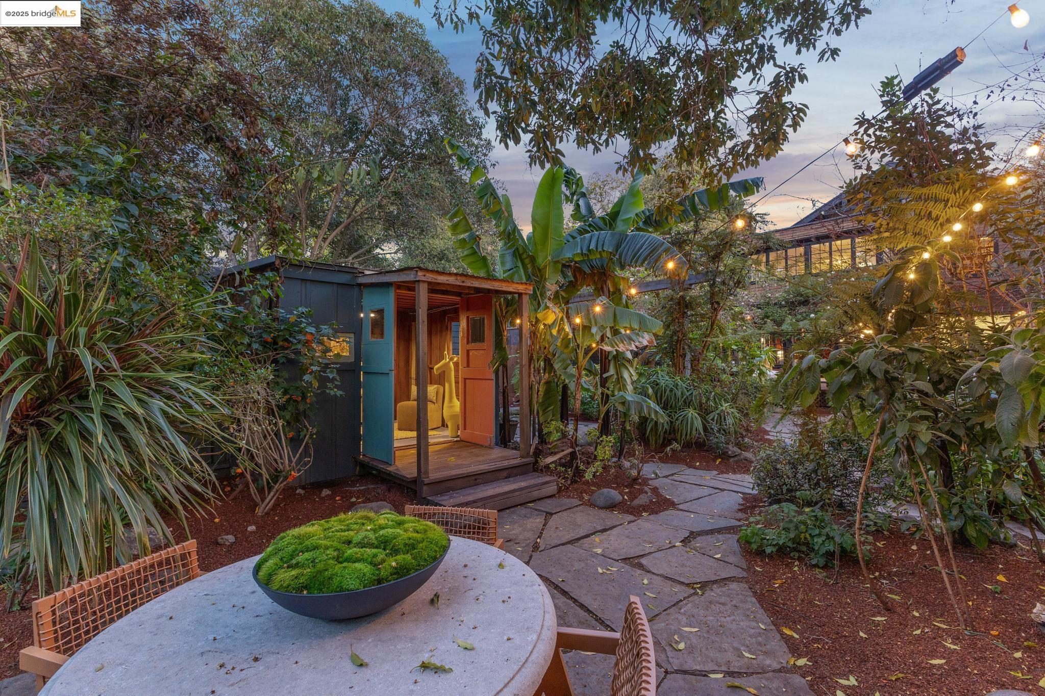 2743 Alcatraz Ave