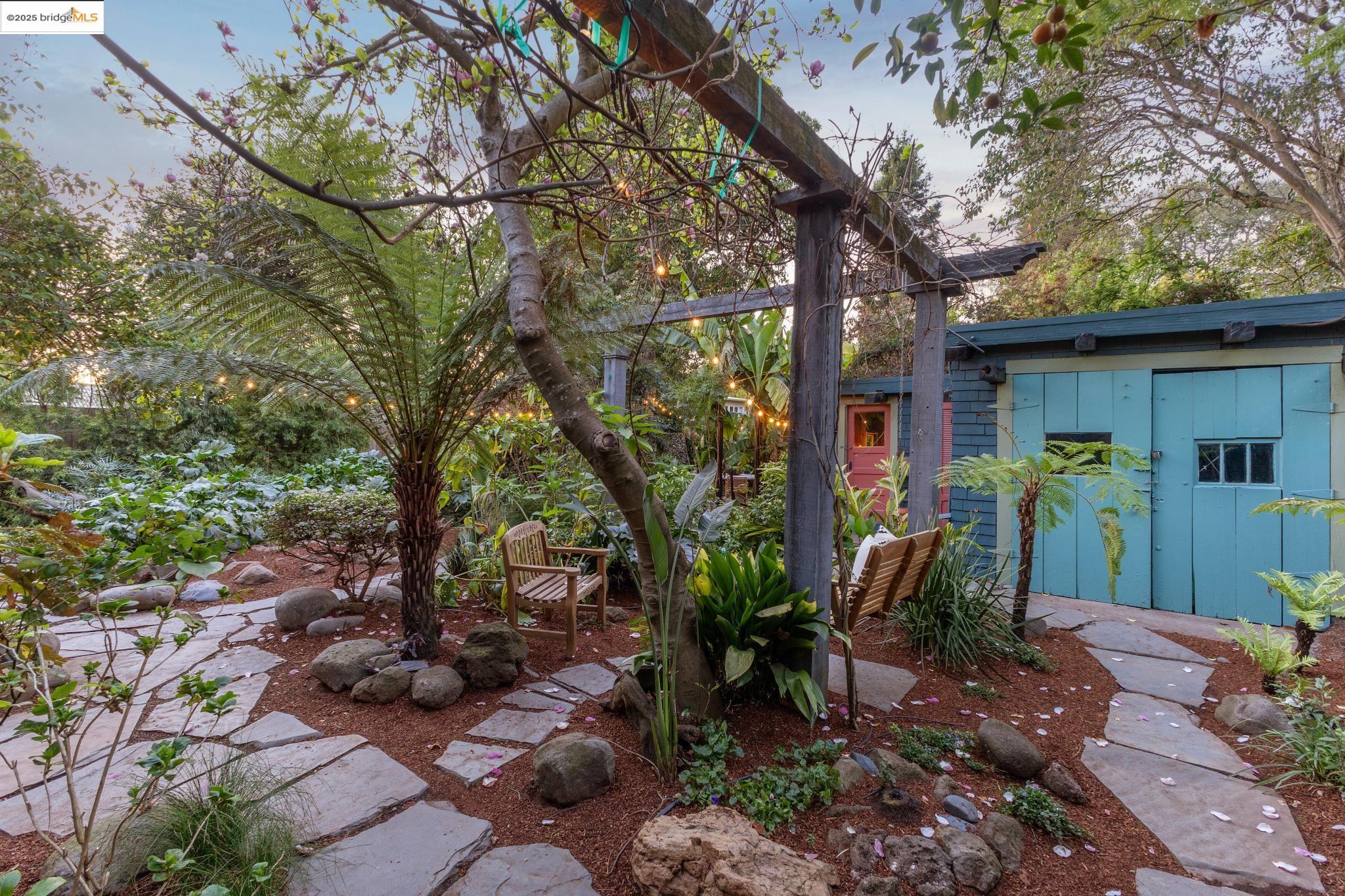2743 Alcatraz Ave