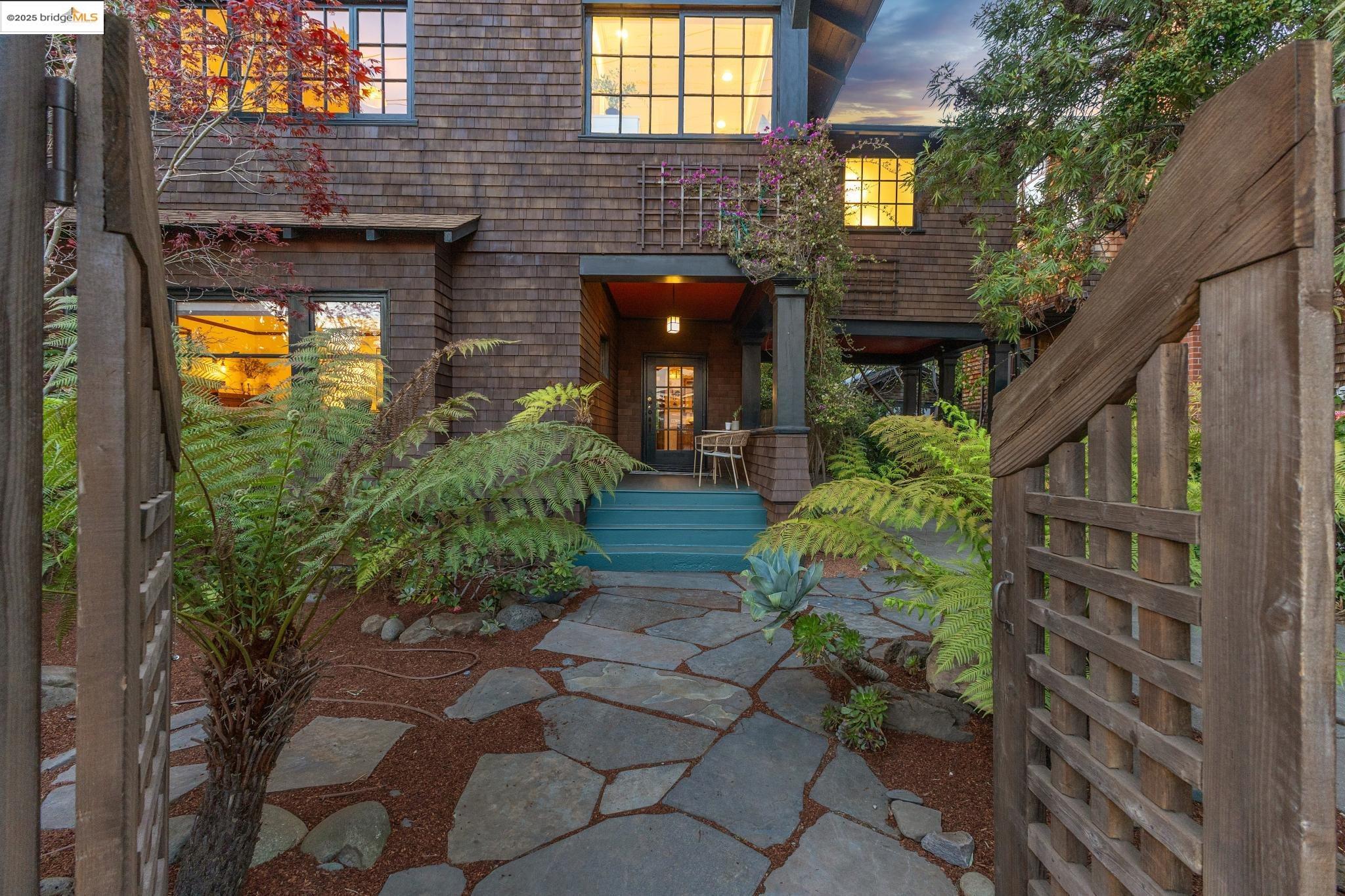 2743 Alcatraz Ave