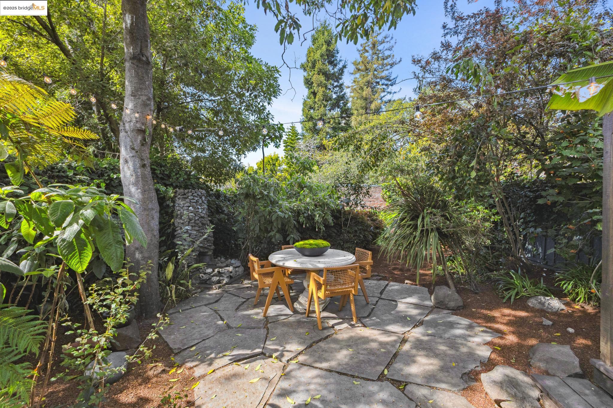 2743 Alcatraz Ave