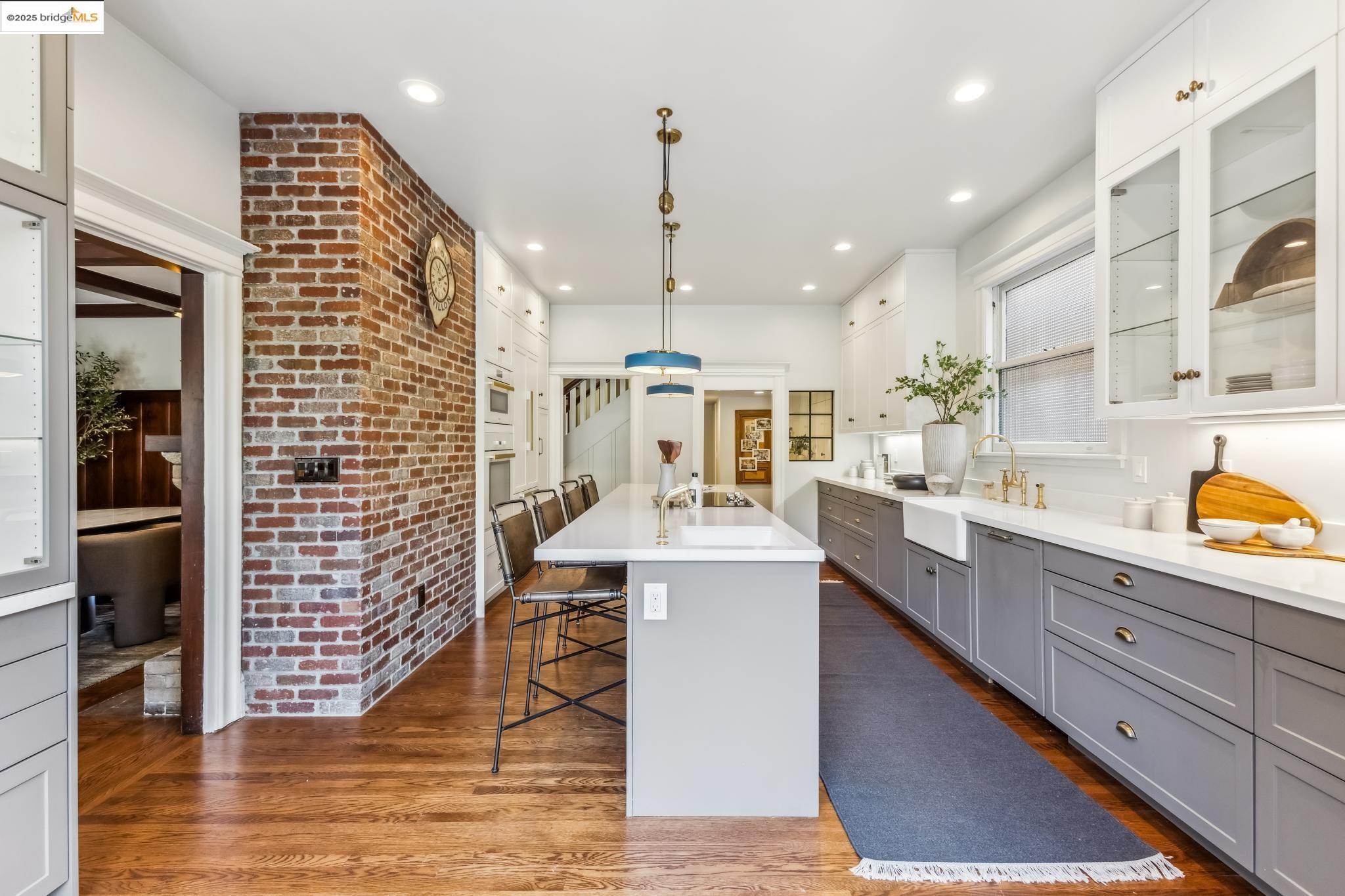 2743 Alcatraz Ave