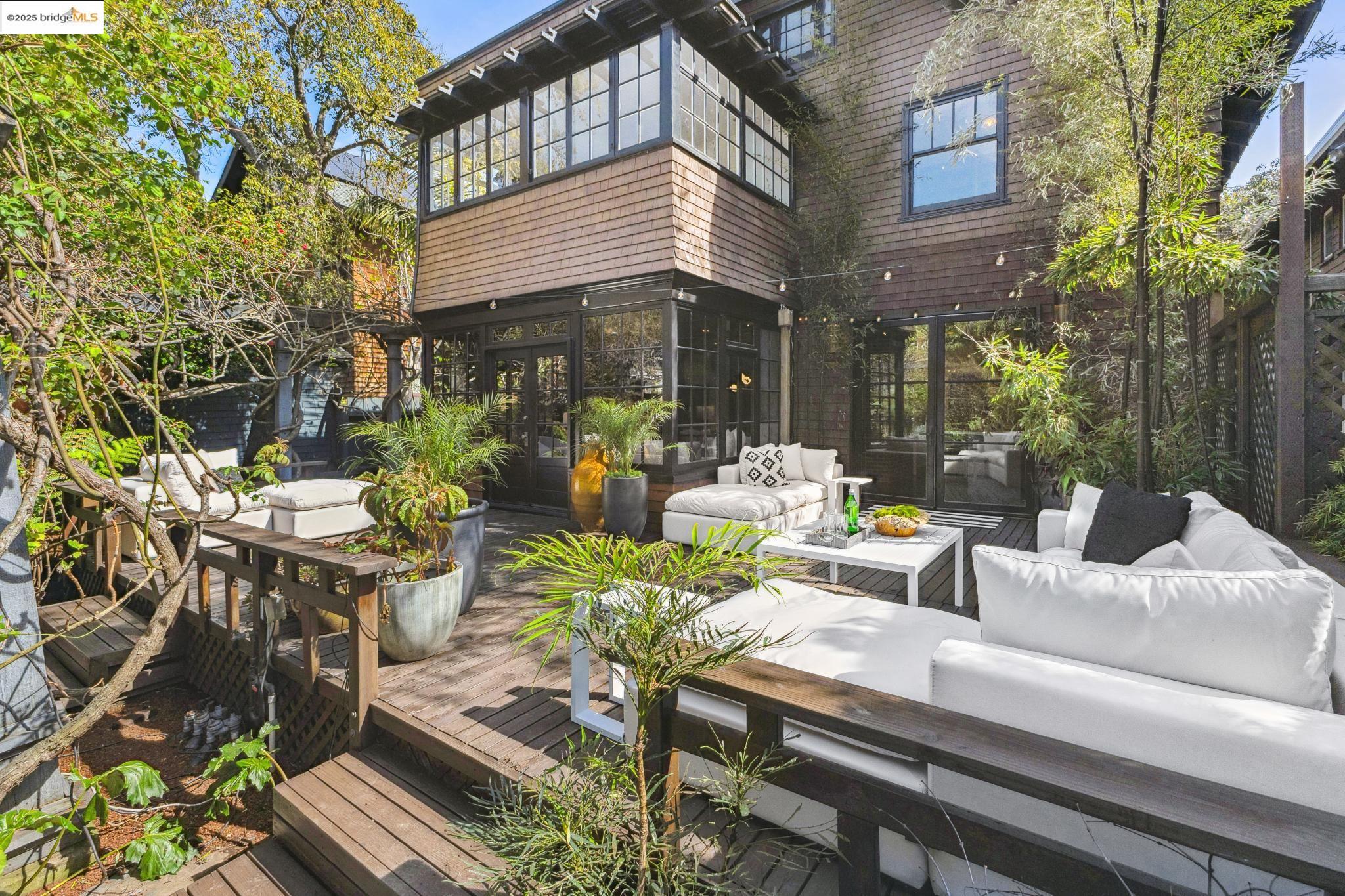 2743 Alcatraz Ave