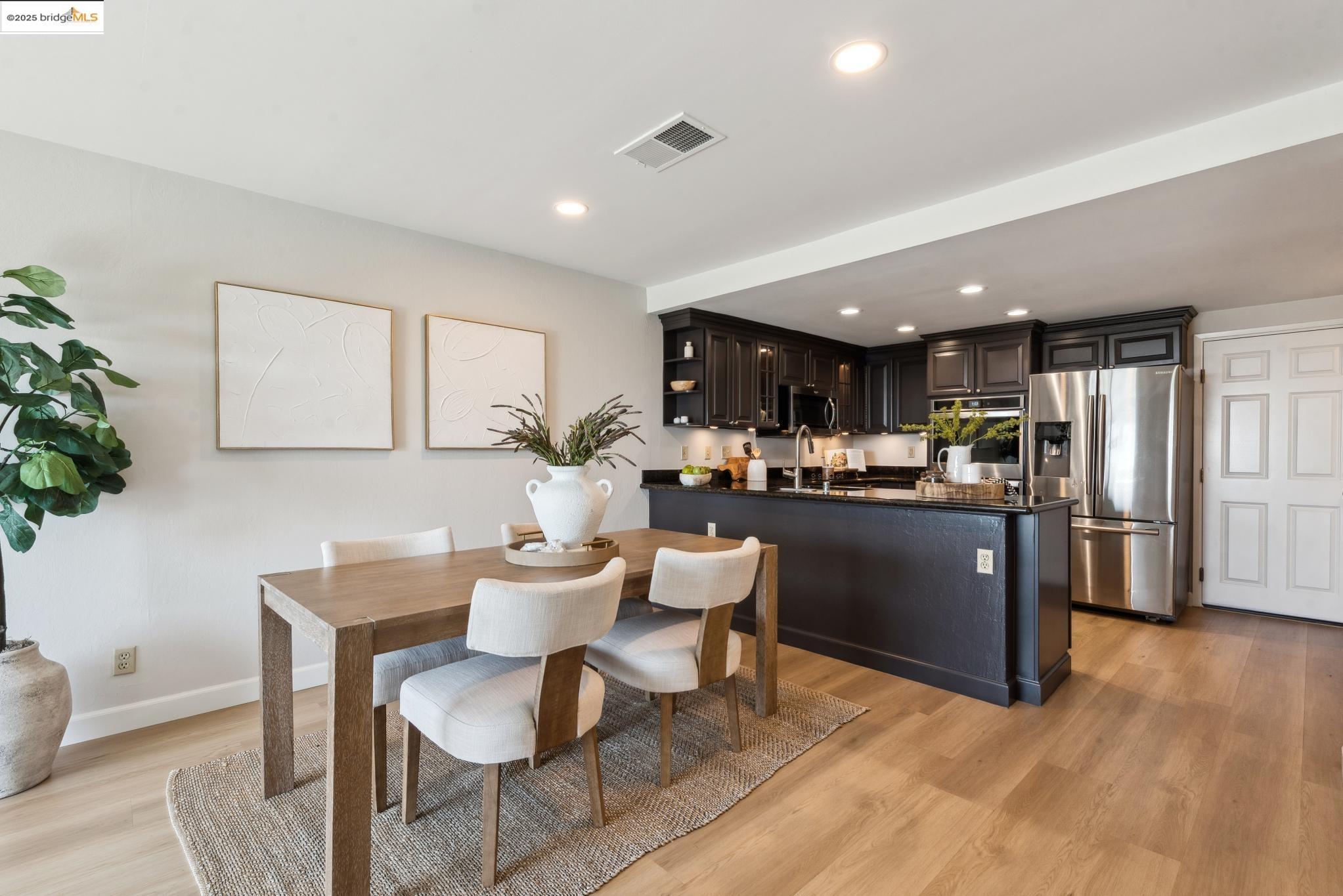 93 Thousand Oaks St