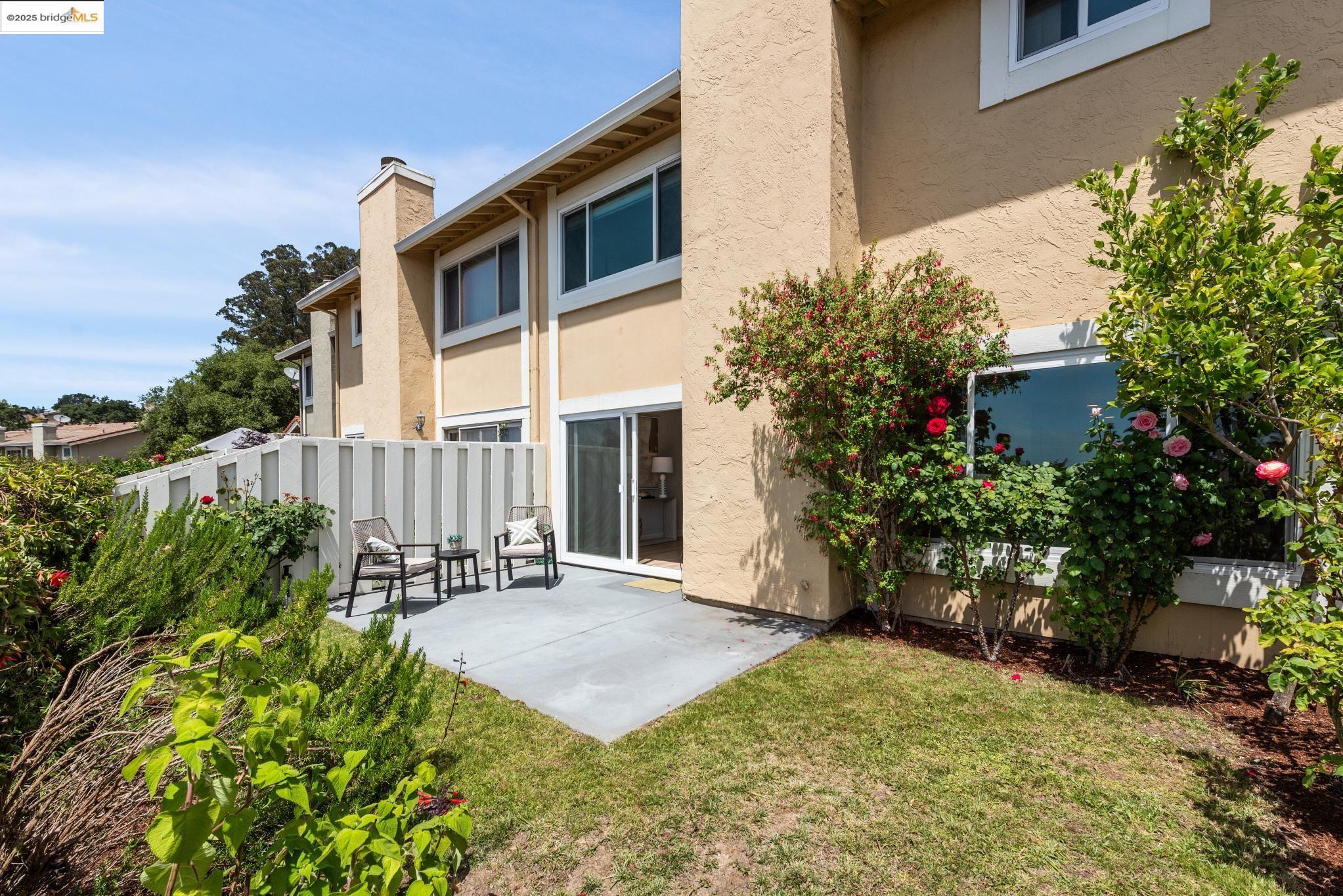 93 Thousand Oaks St
