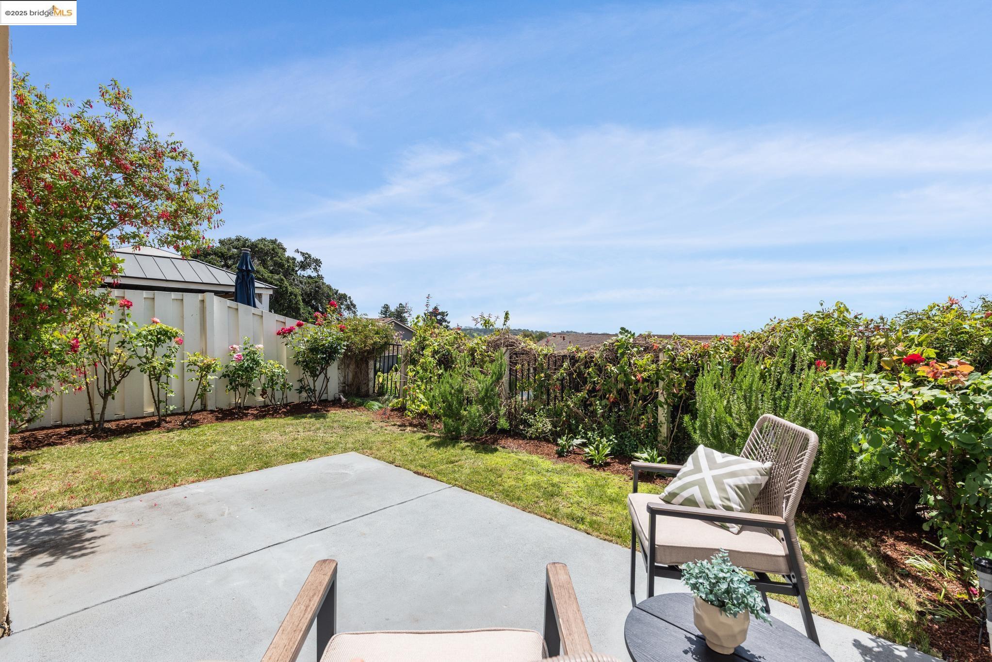 93 Thousand Oaks St