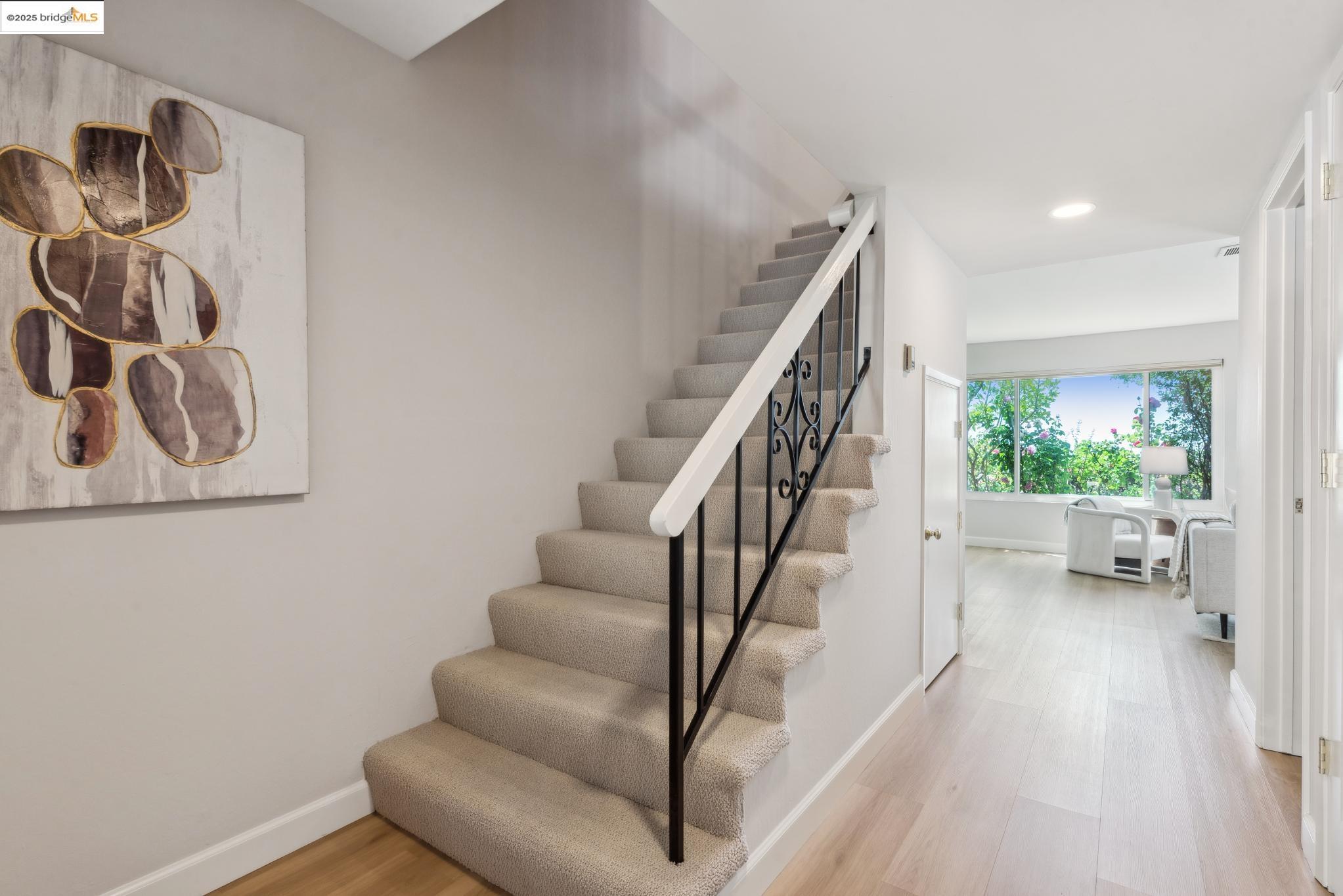 93 Thousand Oaks St