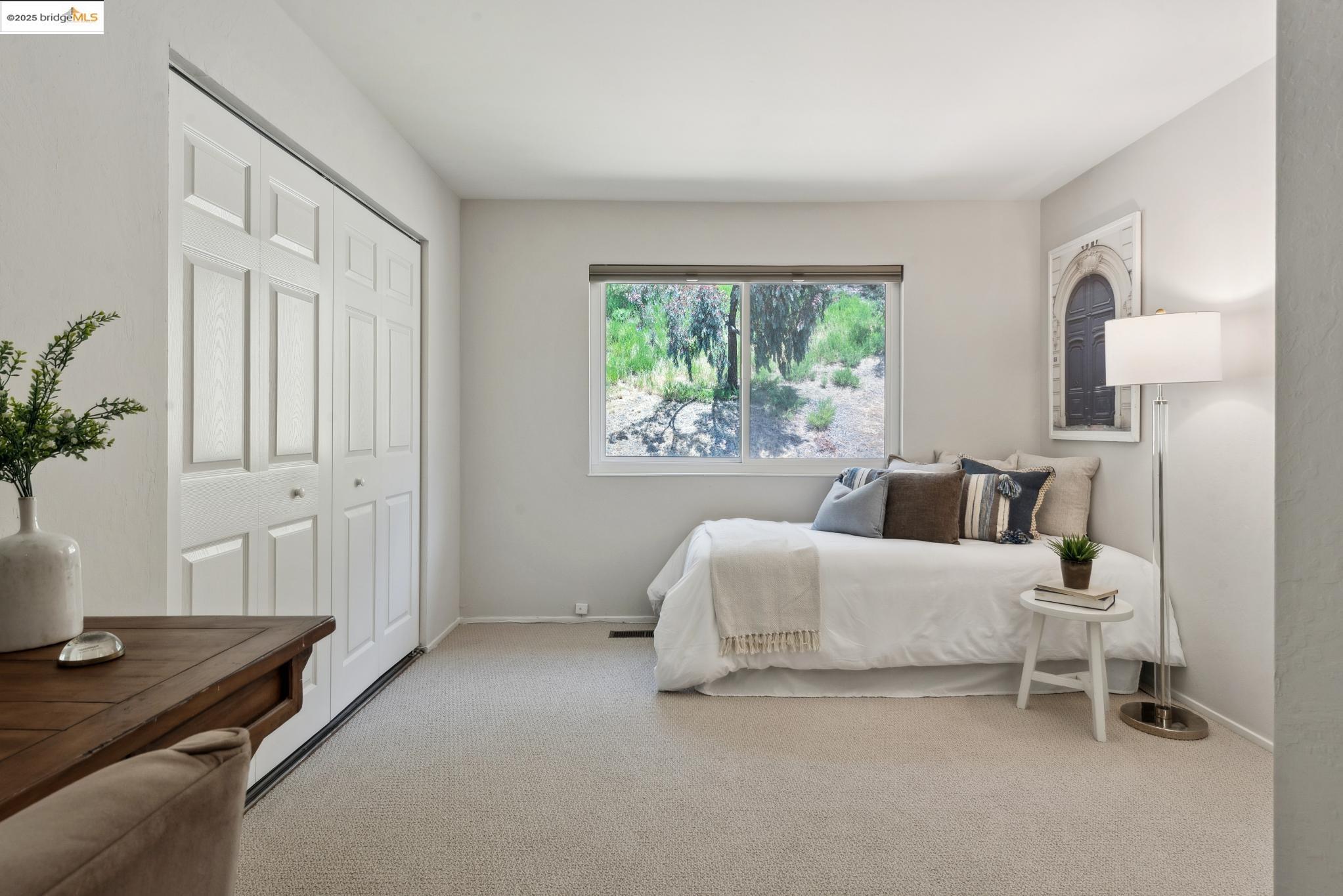 93 Thousand Oaks St