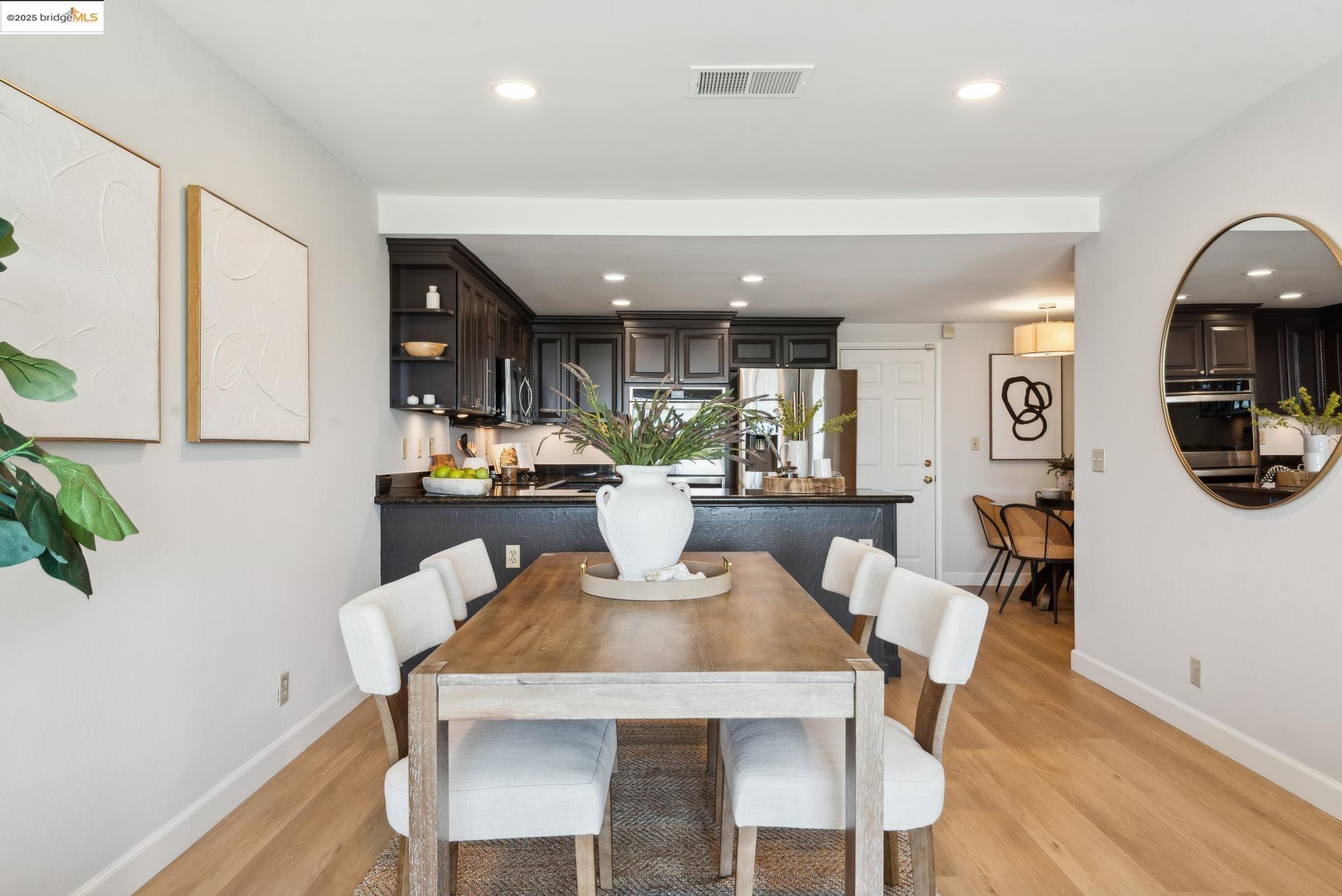 93 Thousand Oaks St
