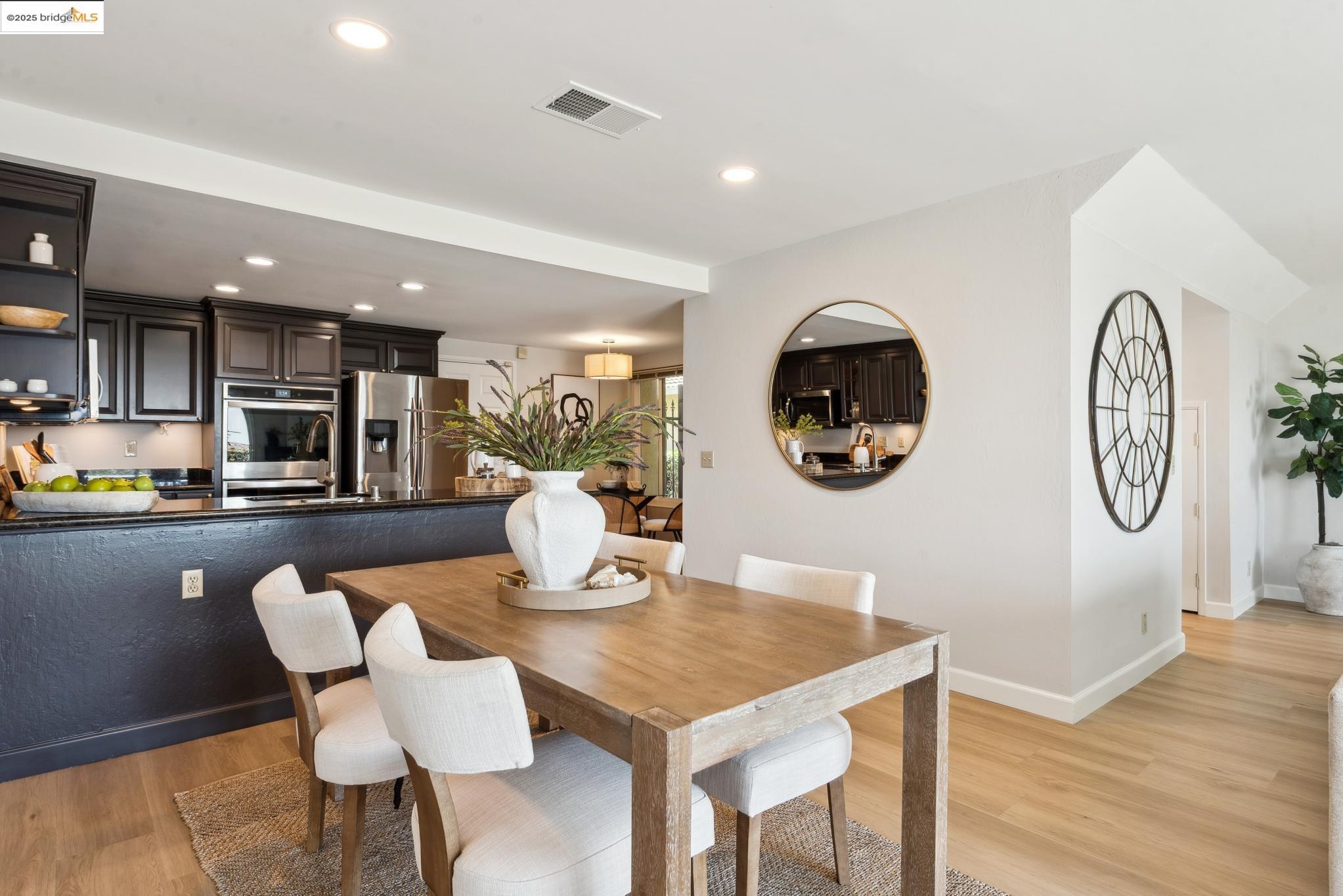 93 Thousand Oaks St