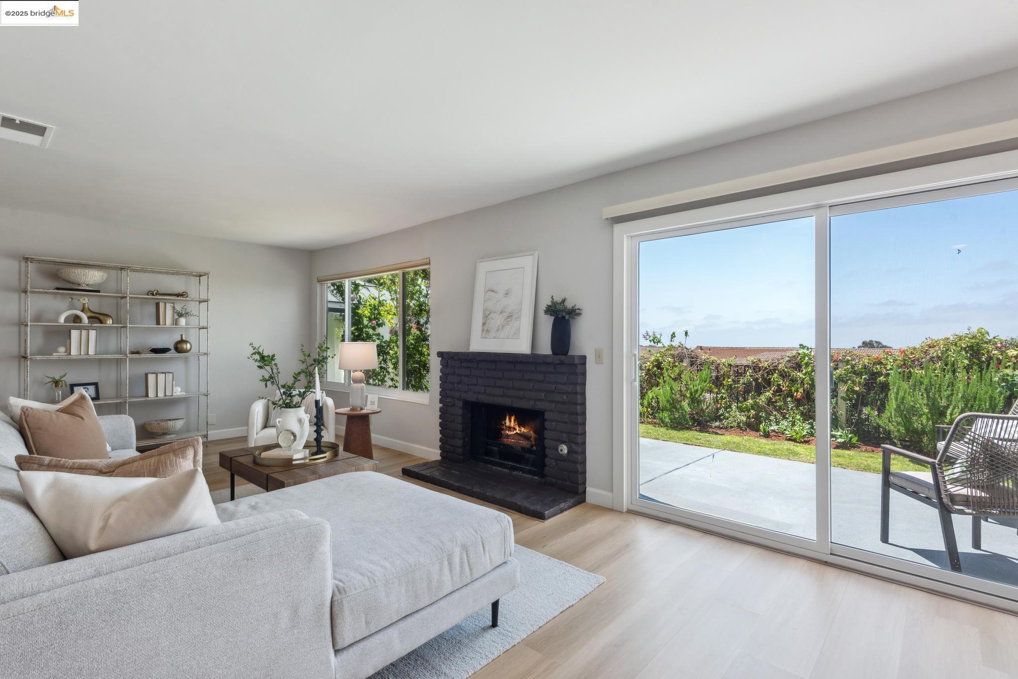 93 Thousand Oaks St
