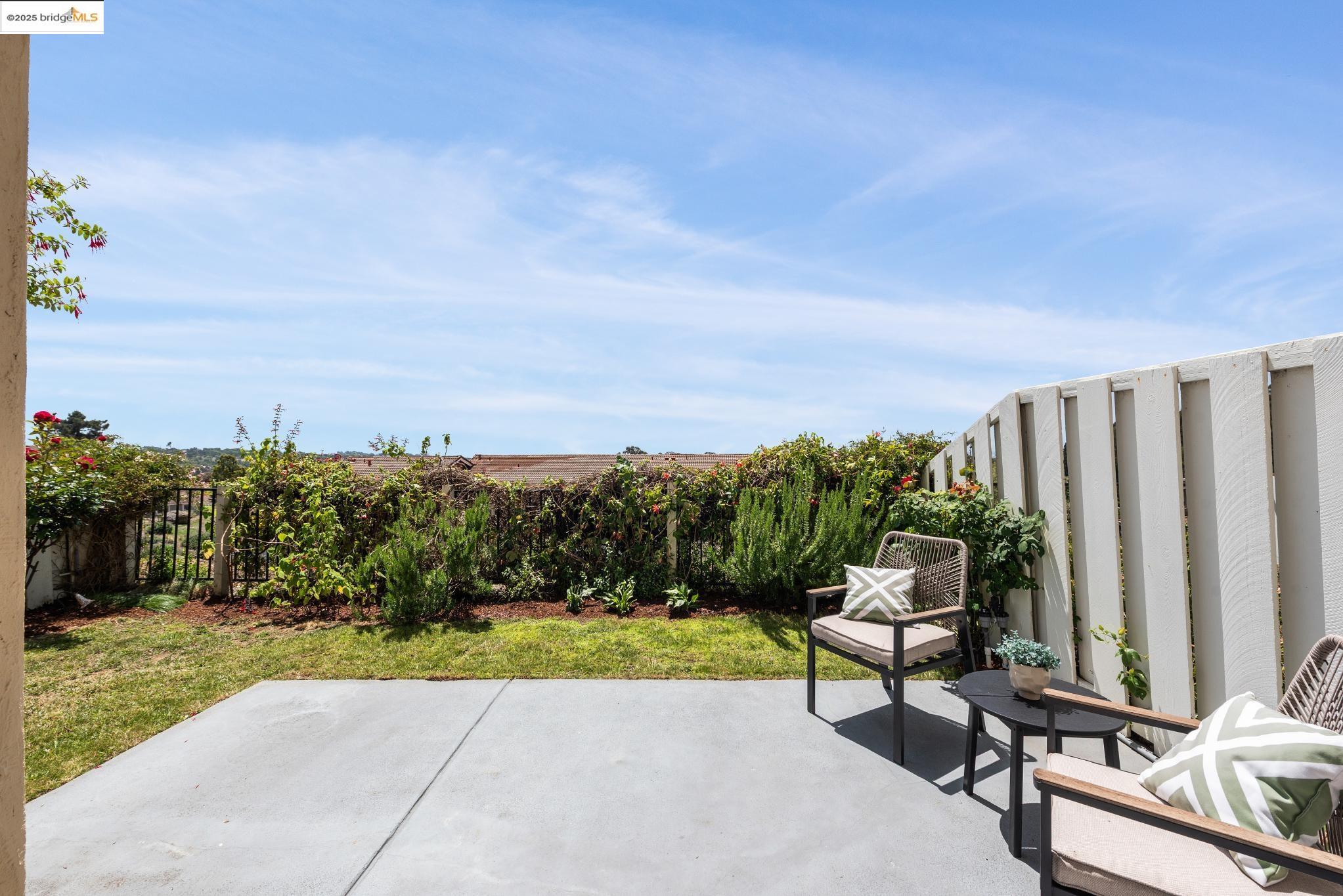 93 Thousand Oaks St