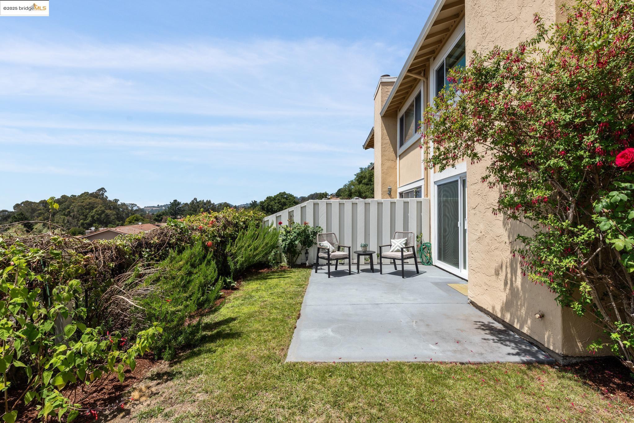 93 Thousand Oaks St