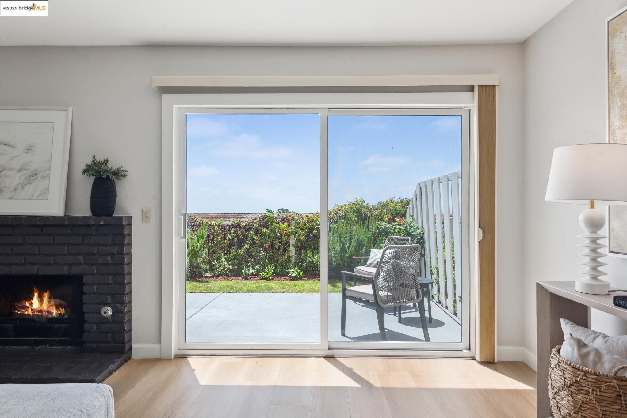 93 Thousand Oaks St