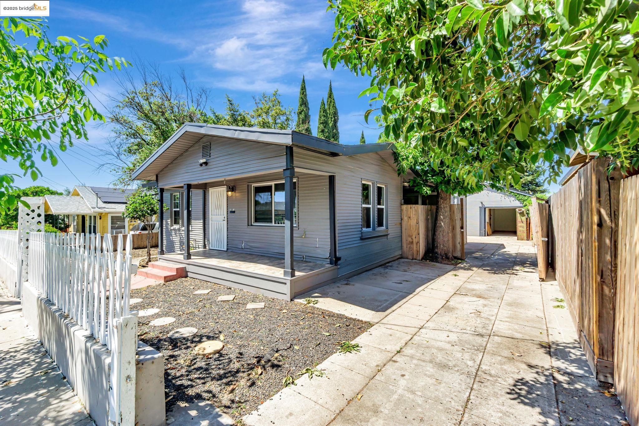 1112 W 6th st, Antioch