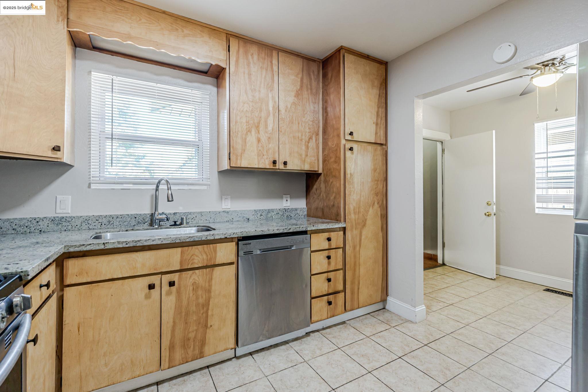 1112 W 6th st, Antioch