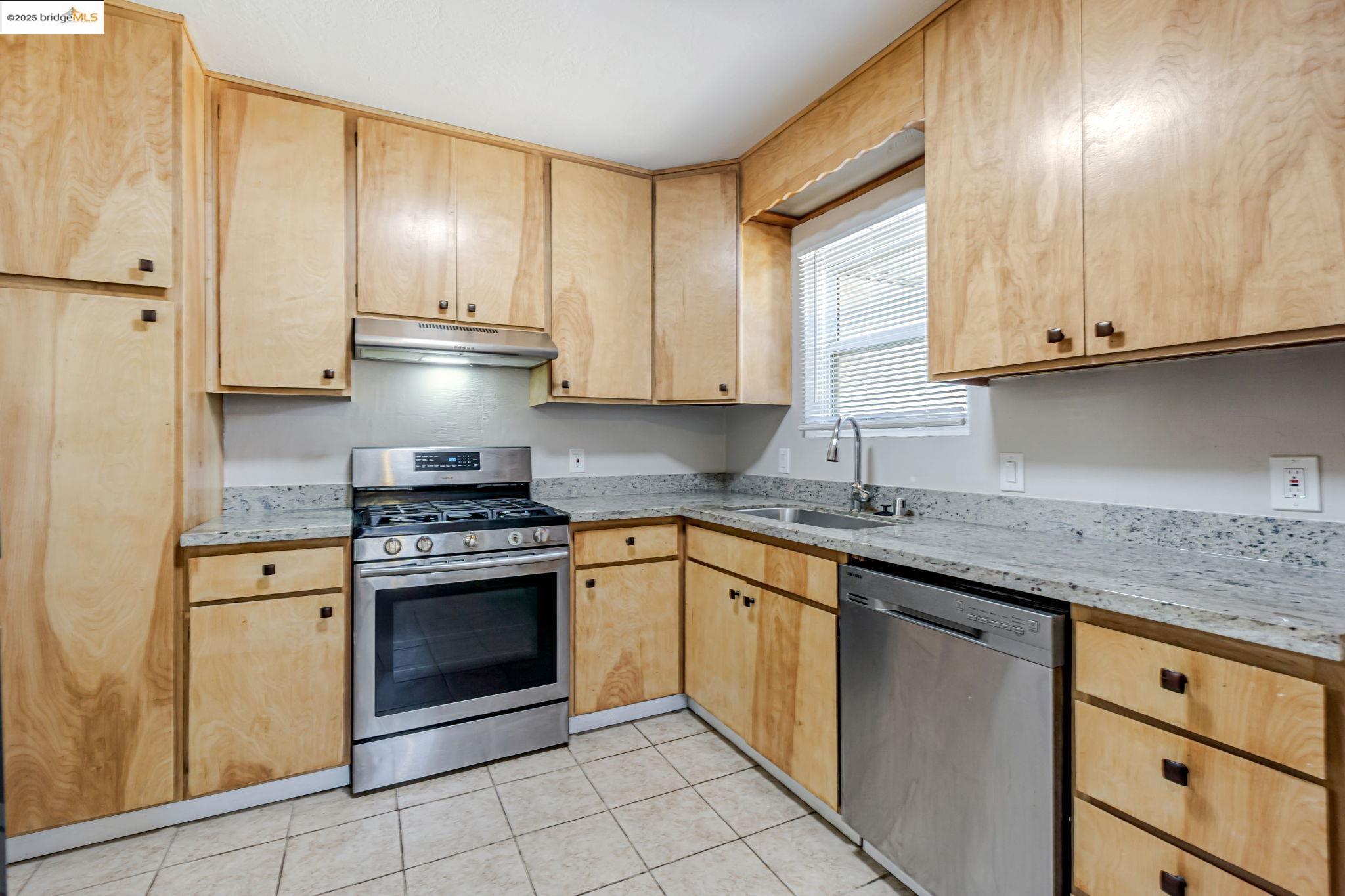 1112 W 6th st, Antioch