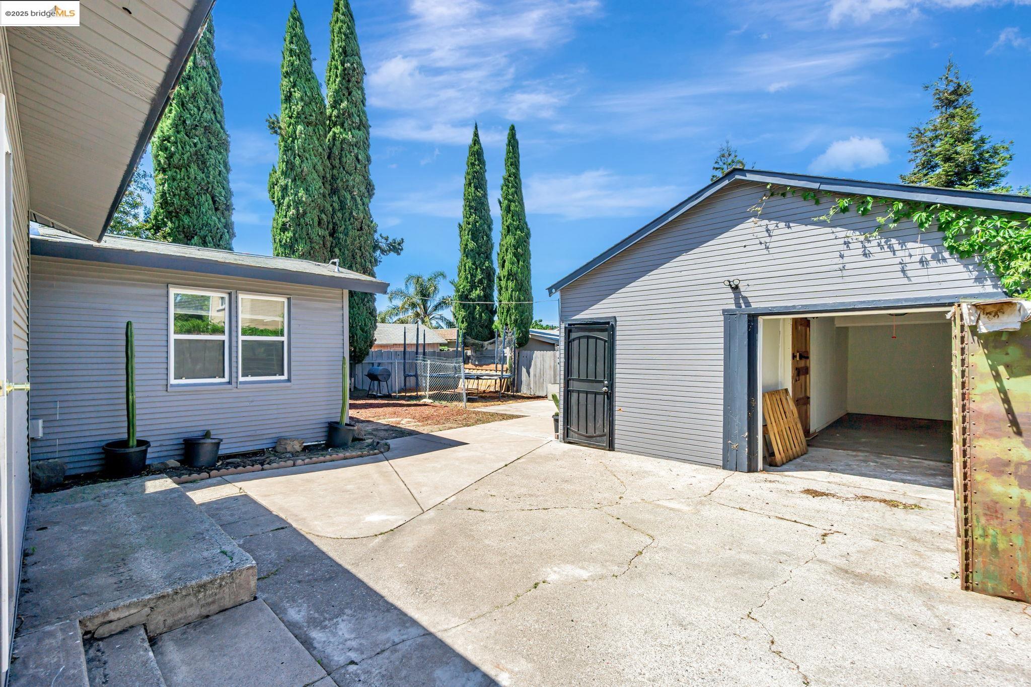 1112 W 6th st, Antioch