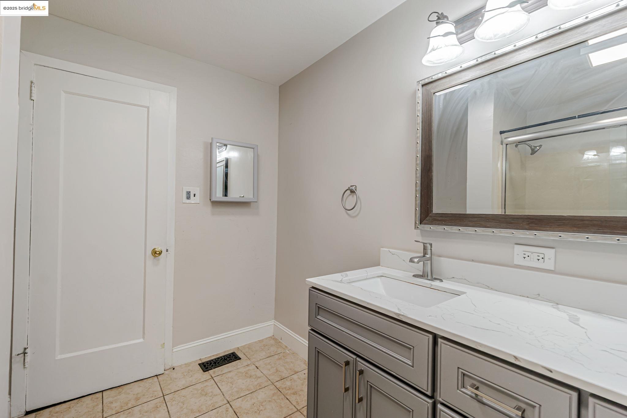 1112 W 6th st, Antioch