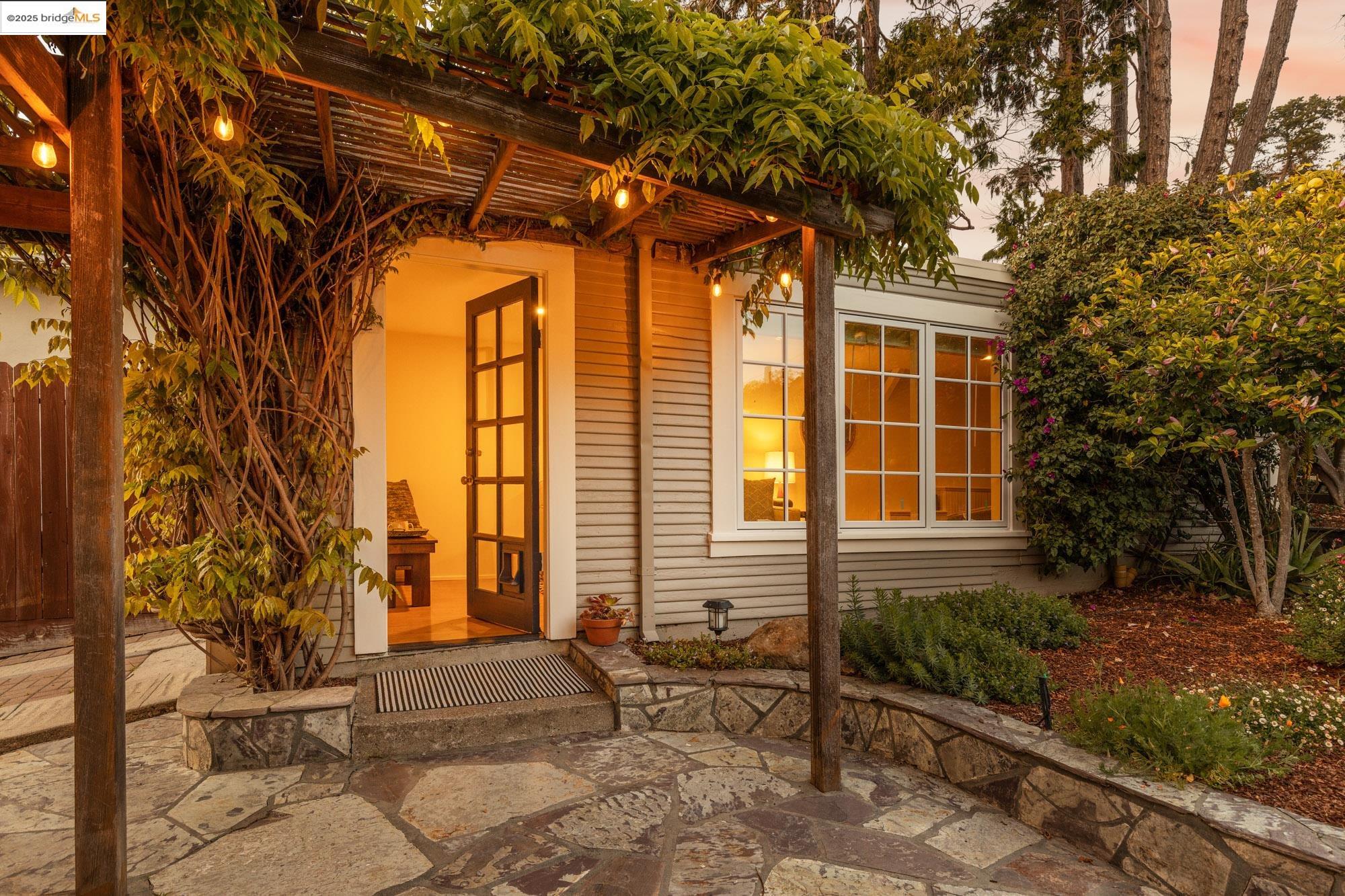 267 Colusa Ave