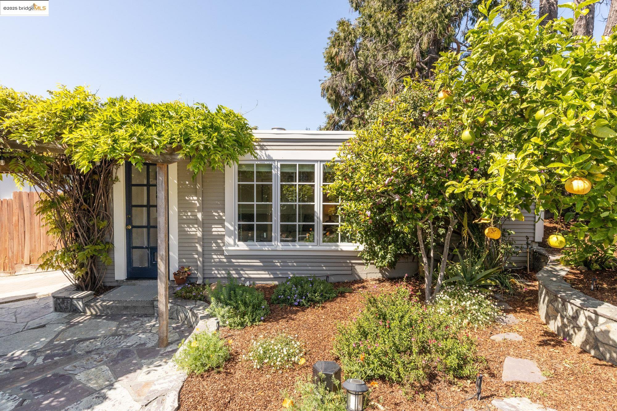 267 Colusa Ave