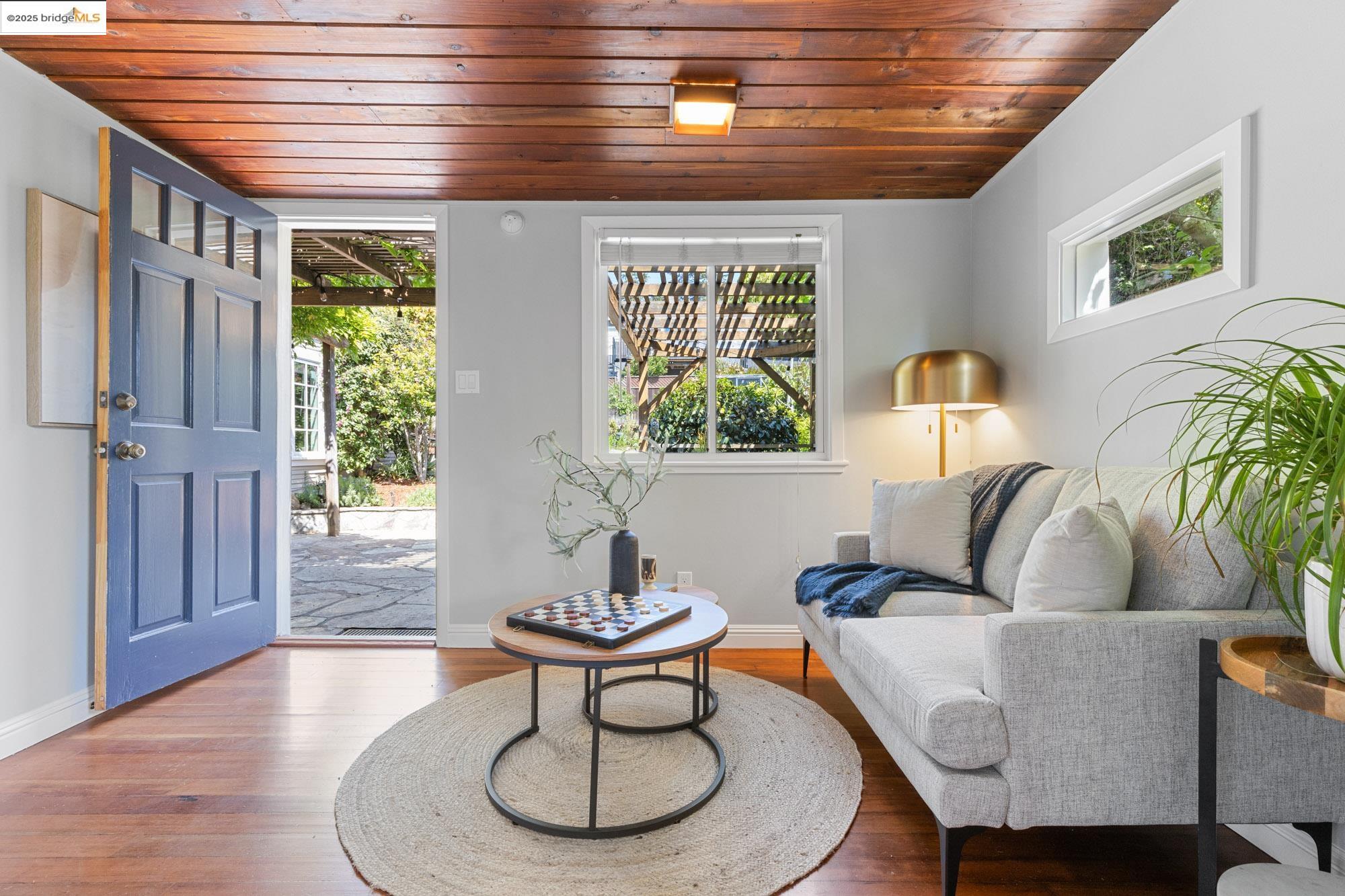 267 Colusa Ave