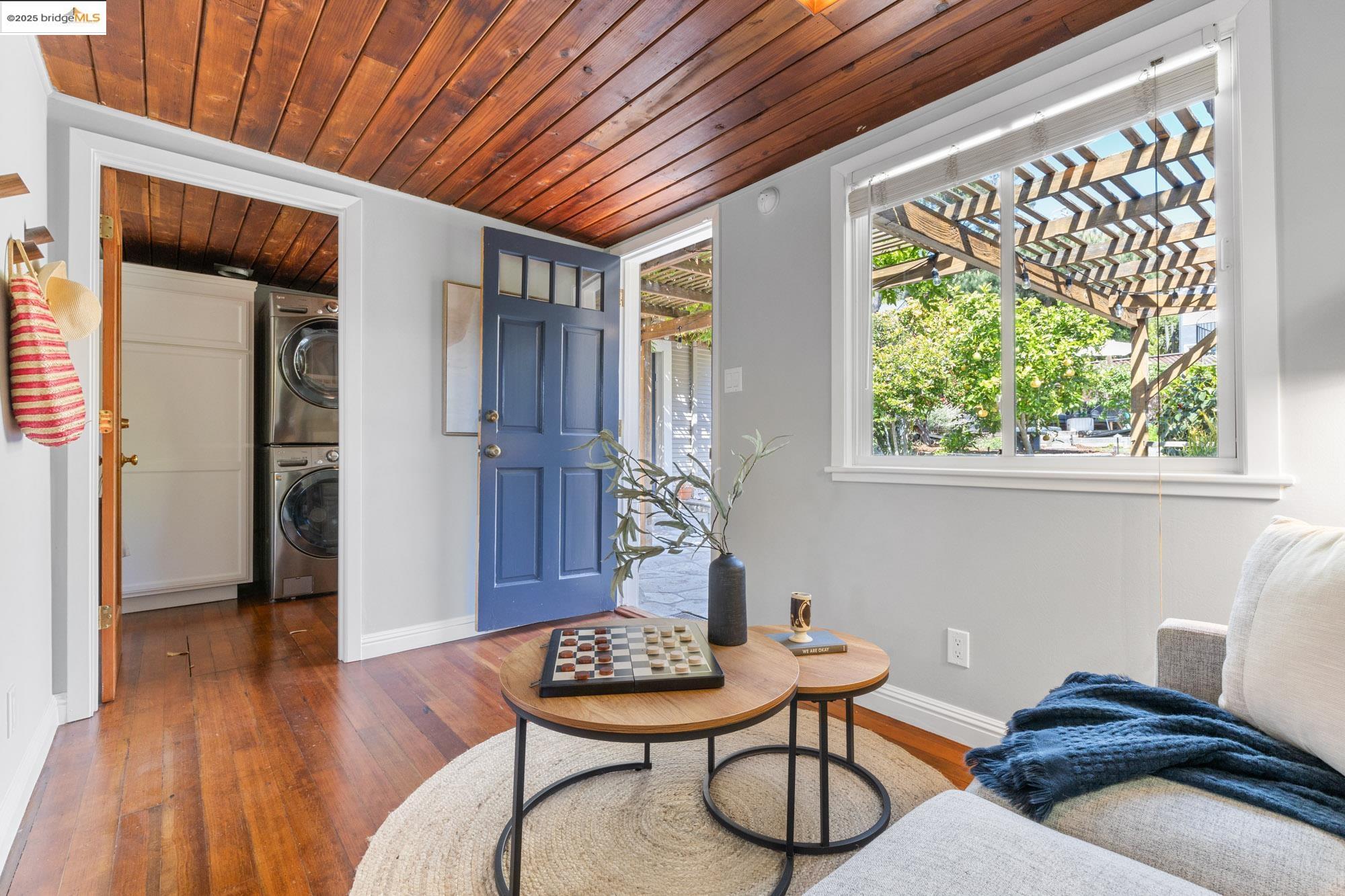 267 Colusa Ave