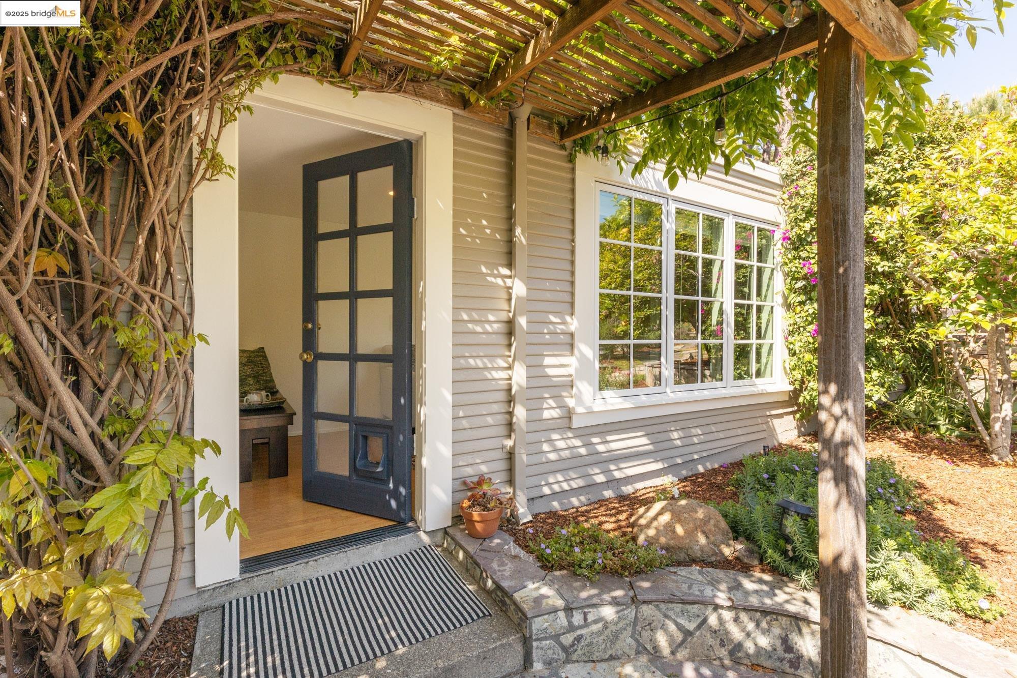 267 Colusa Ave