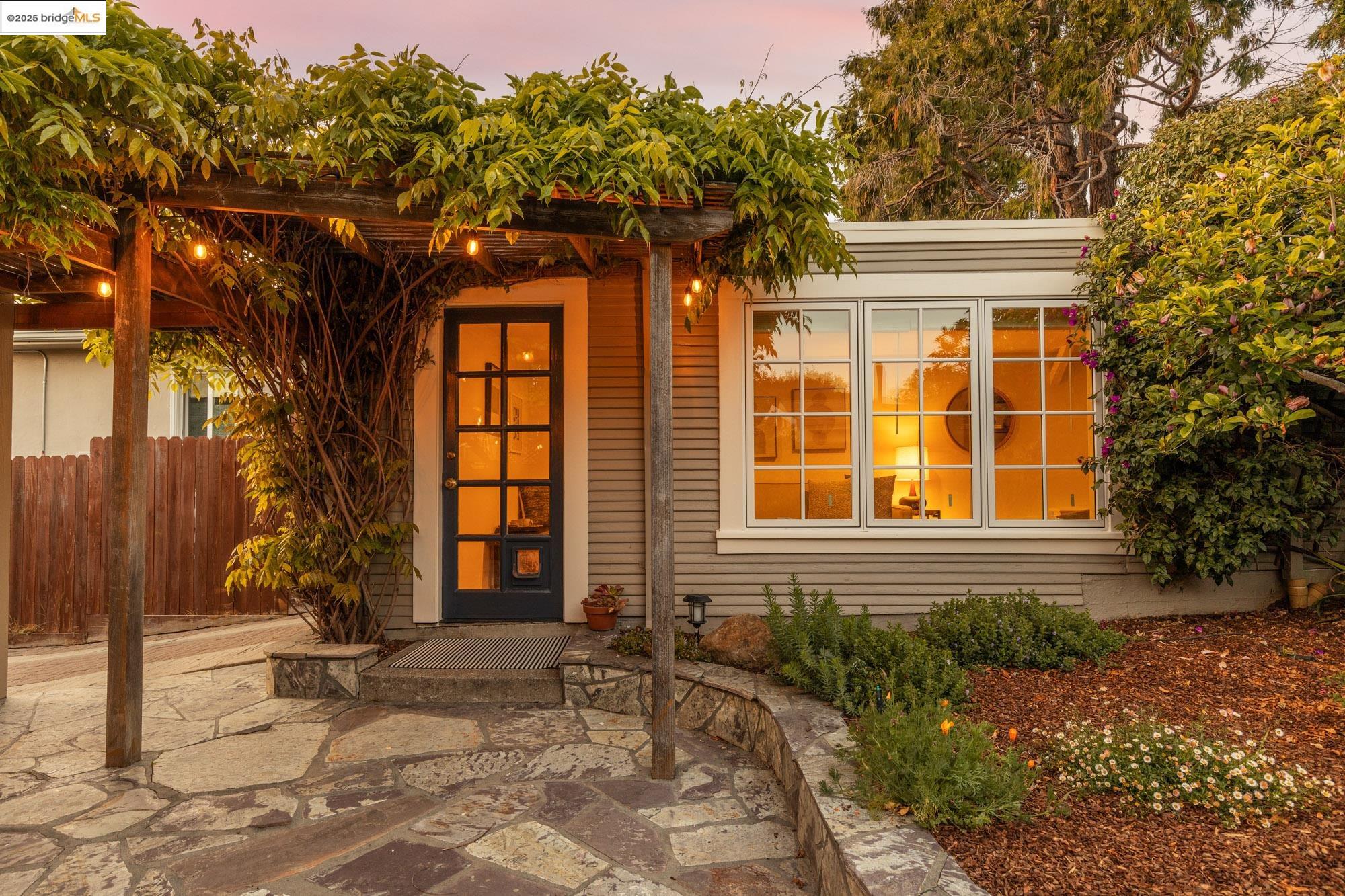 267 Colusa Ave