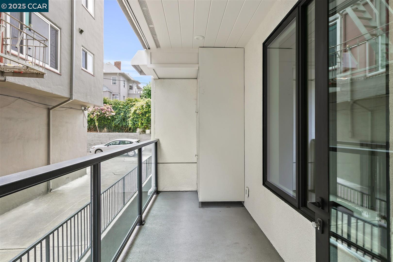 58 Vernon St # 201