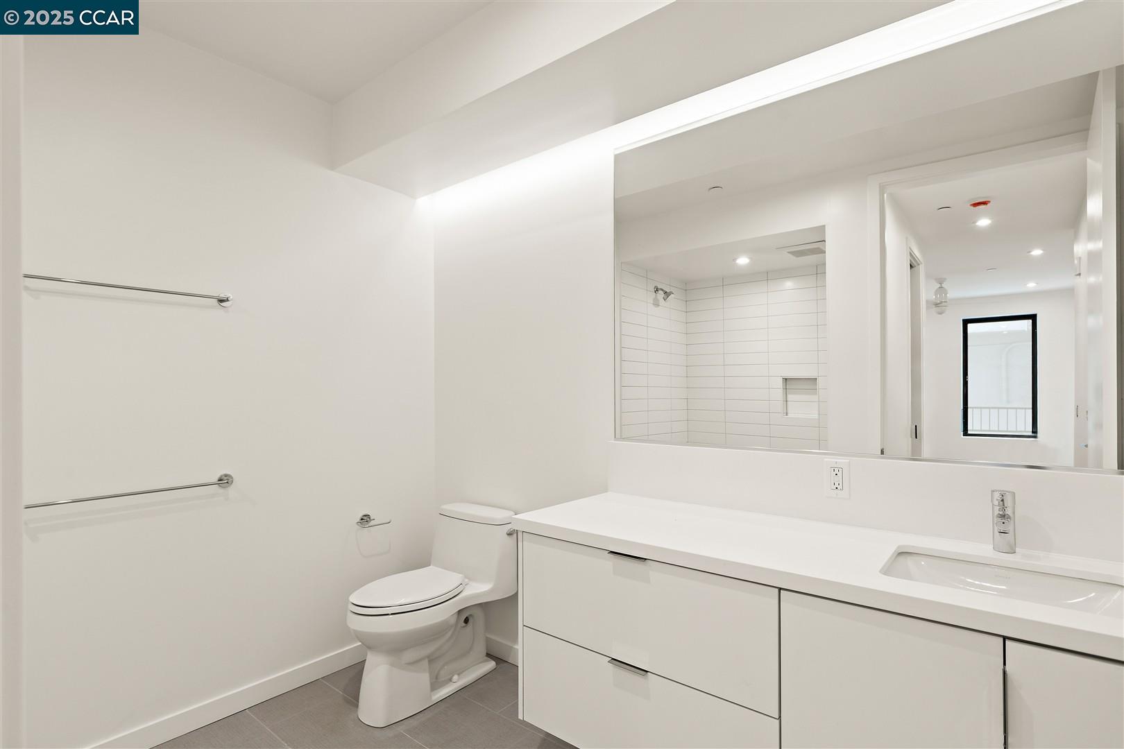 58 Vernon St # 201