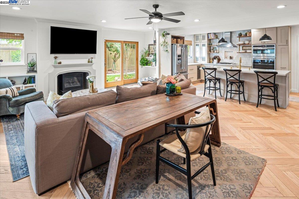 3231 Esperanza Dr