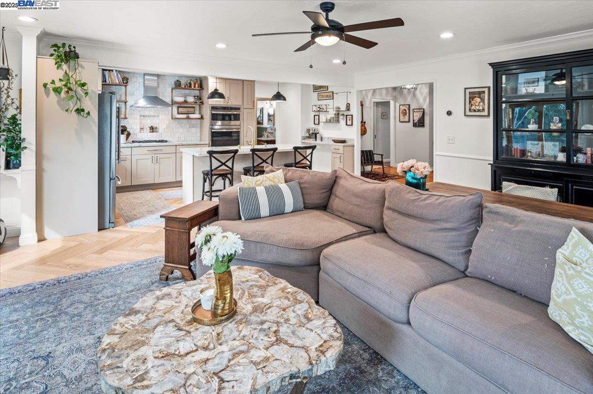 3231 Esperanza Dr