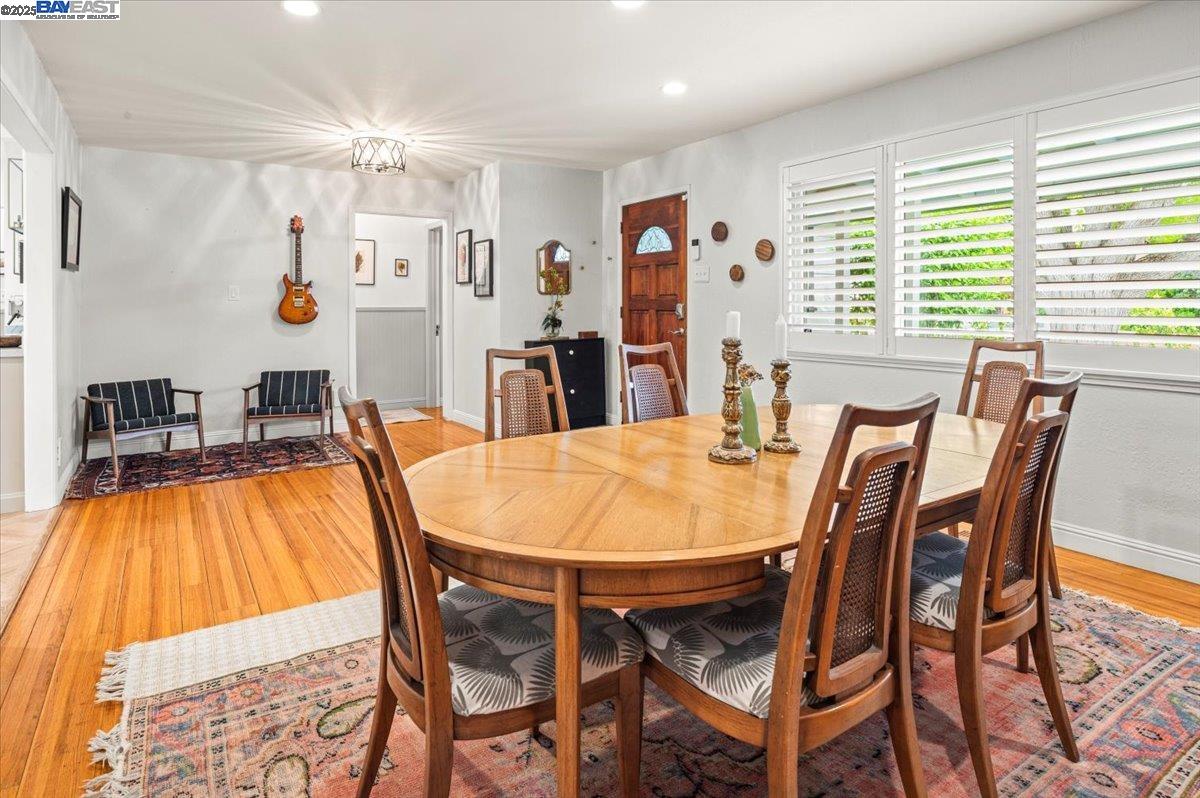 3231 Esperanza Dr