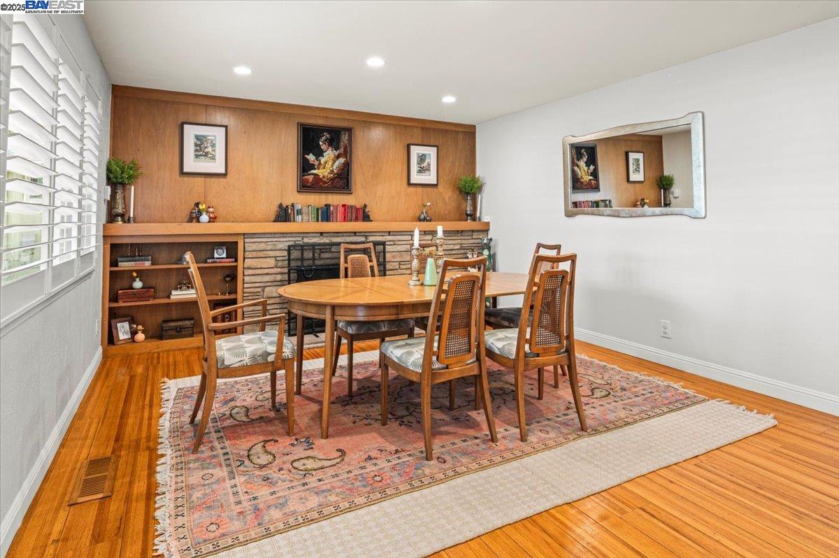 3231 Esperanza Dr