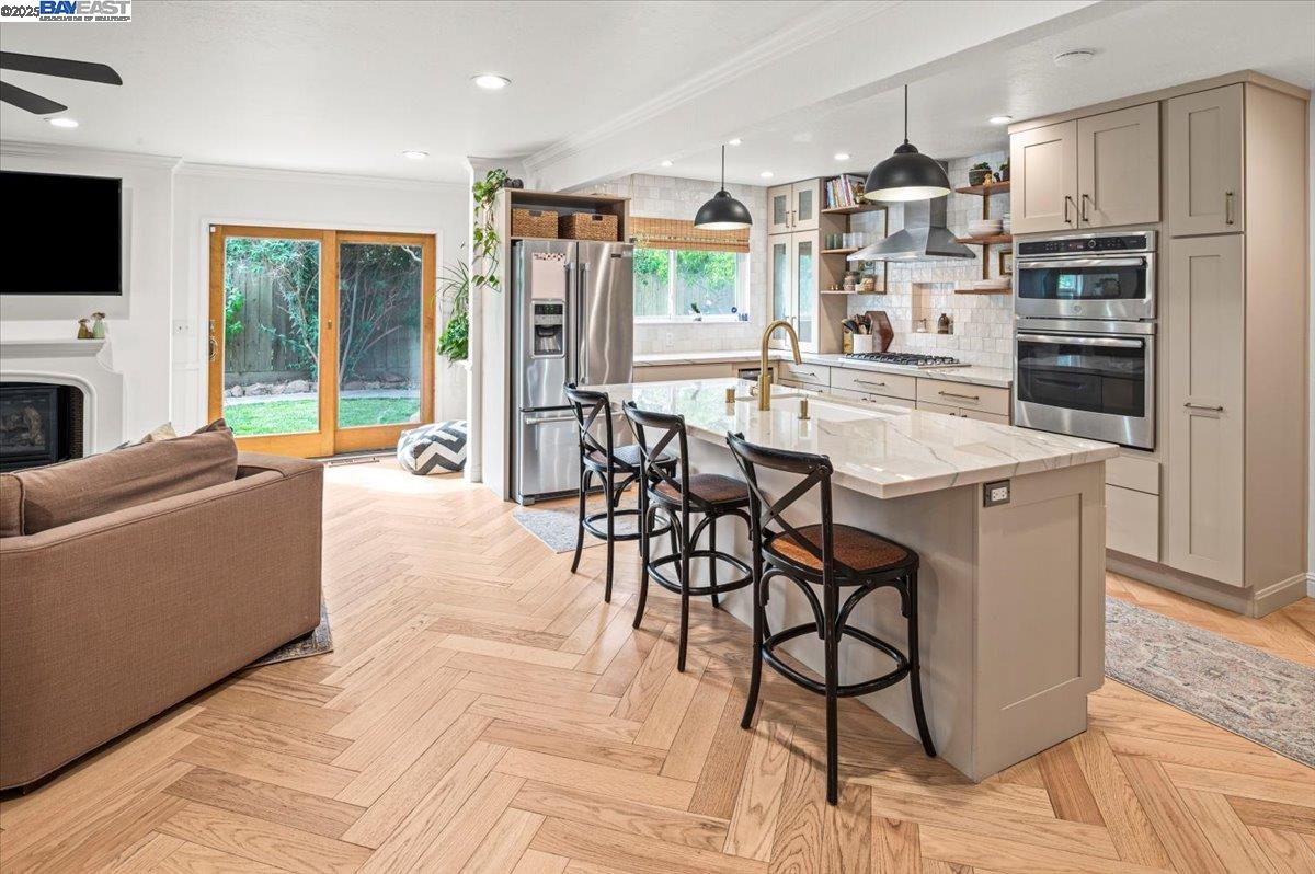 3231 Esperanza Dr