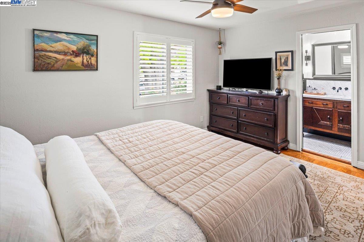 3231 Esperanza Dr