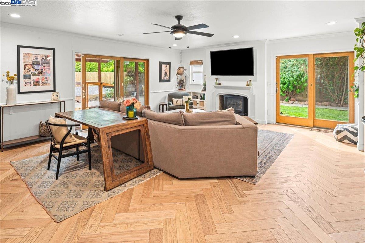 3231 Esperanza Dr
