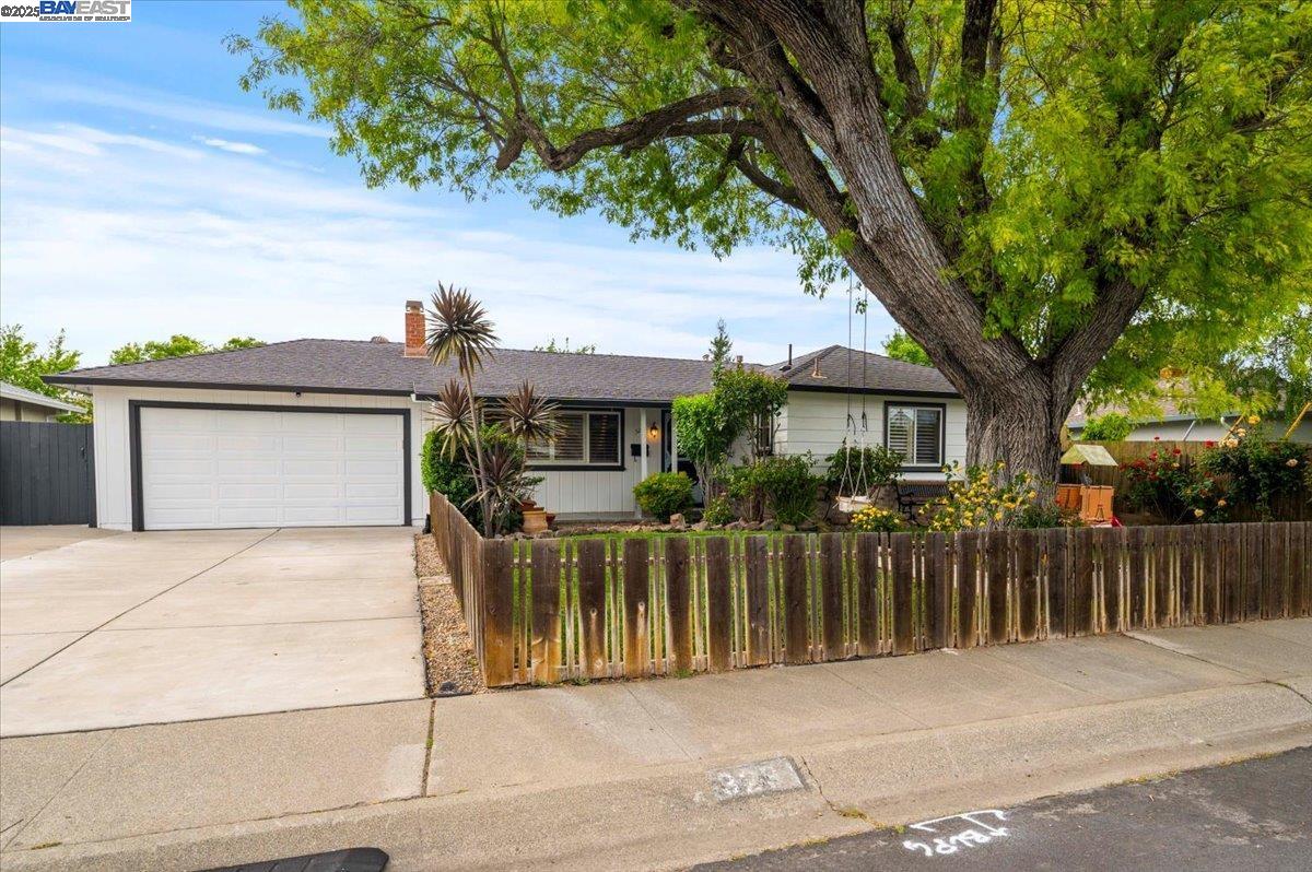 3231 Esperanza Dr