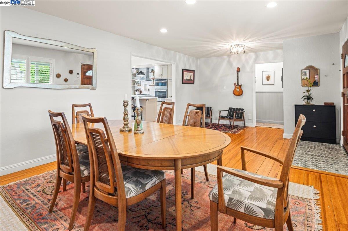 3231 Esperanza Dr