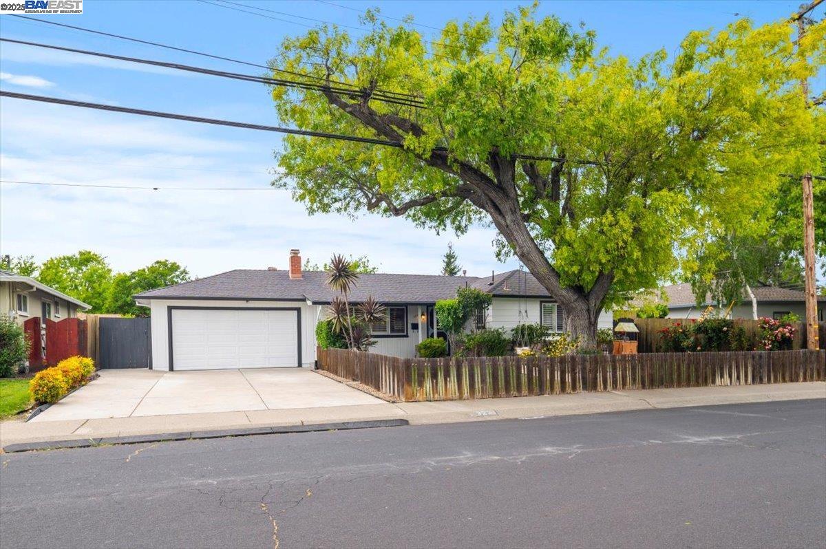 3231 Esperanza Dr