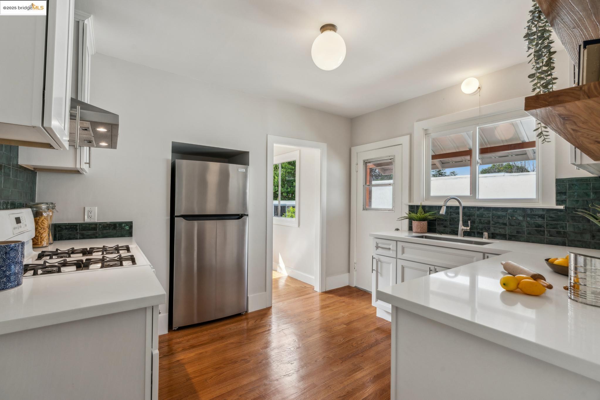 2512 Best Ave