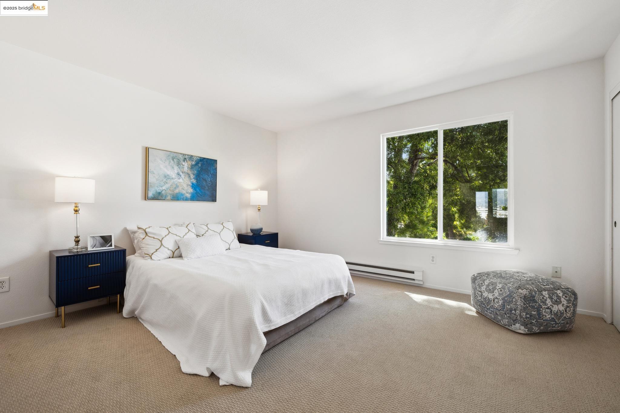 190 Bayside Ct