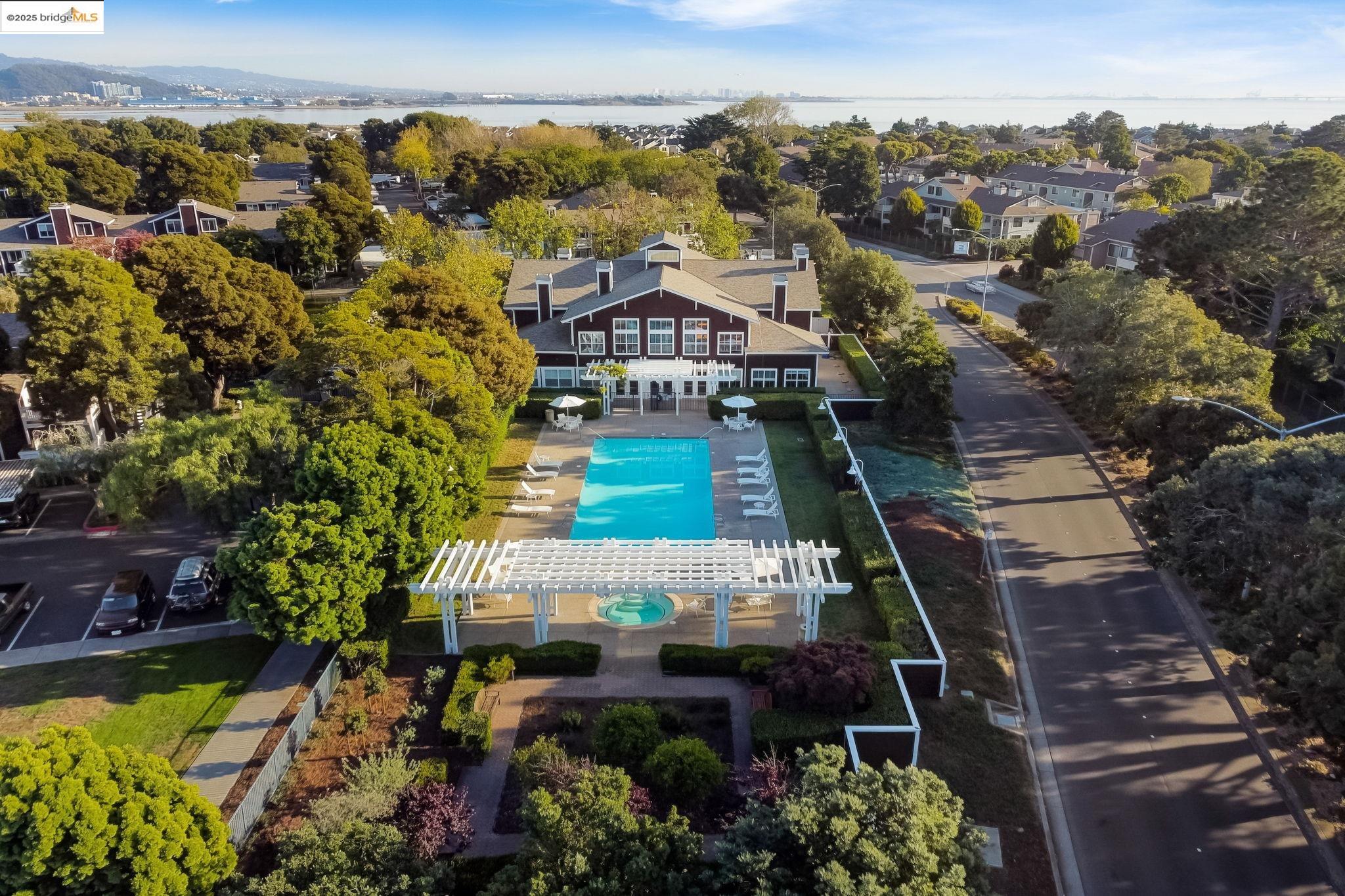 190 Bayside Ct