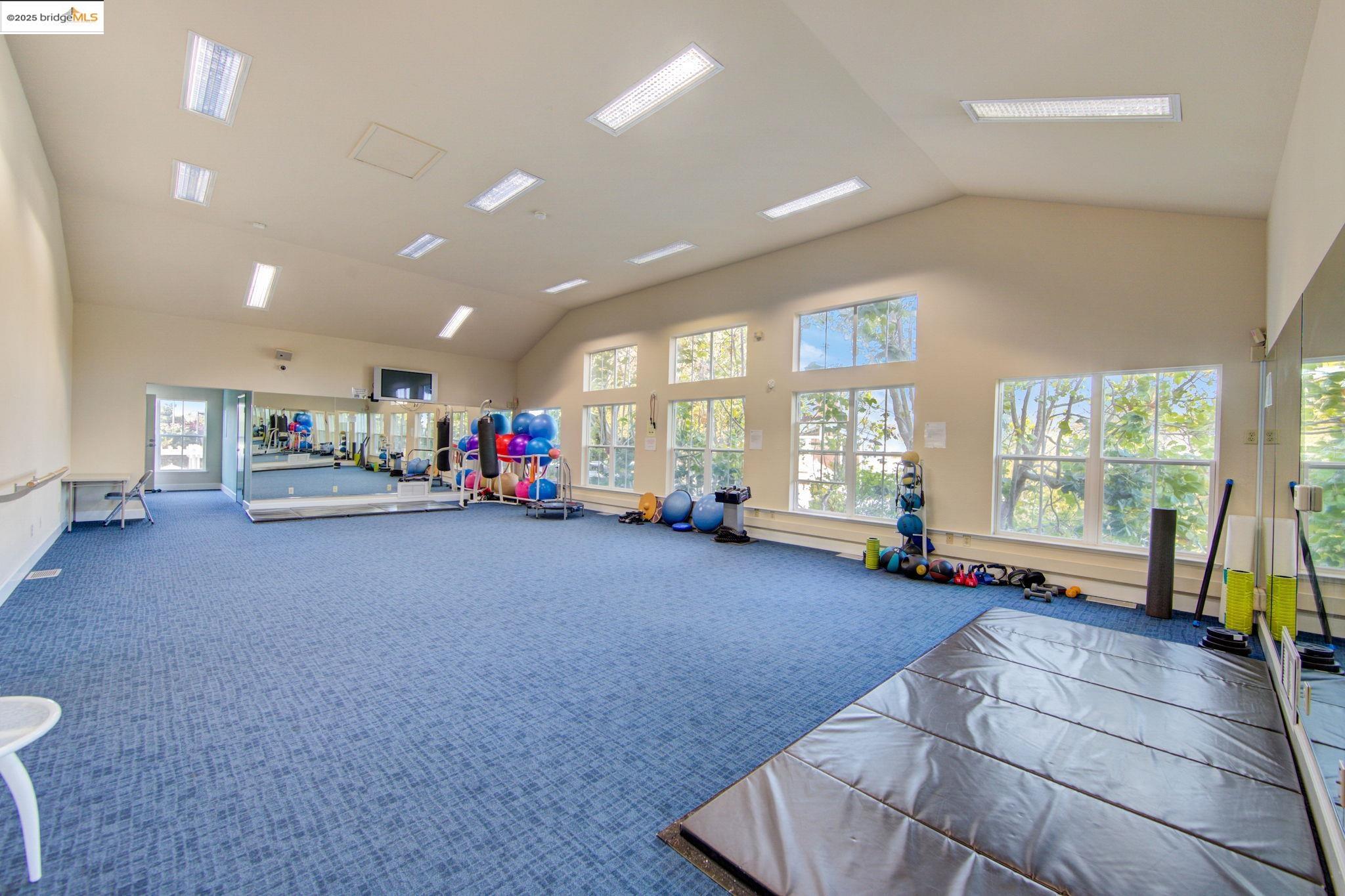 190 Bayside Ct